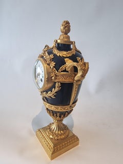 Pendule urne Napoléon III en émail et bronze doré, signée dans le bronze Eug. Risques