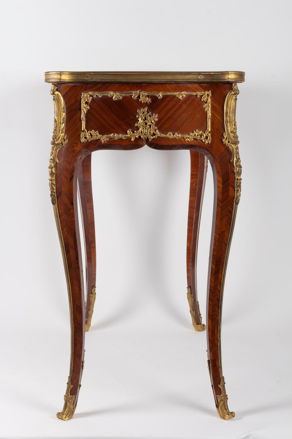 Napoleon III era desk, Louis XV style, 1880, Signed Lucien Roulin, original marquetry and gilded bronze.
Measures: H 75cm, W 72cm, P 43cm.