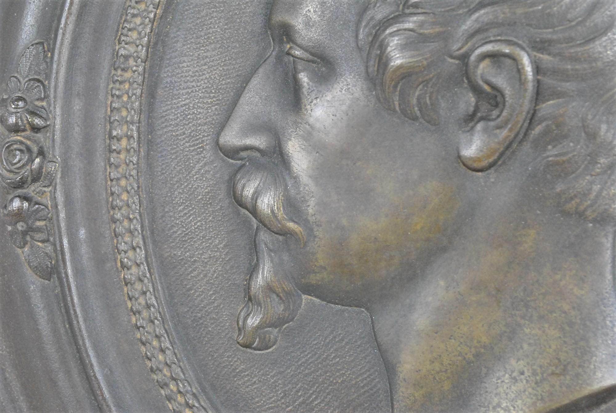 Napoleone III ed Eugenia, coppia di medaglioni in bronzo, XIX secolo in vendita 5