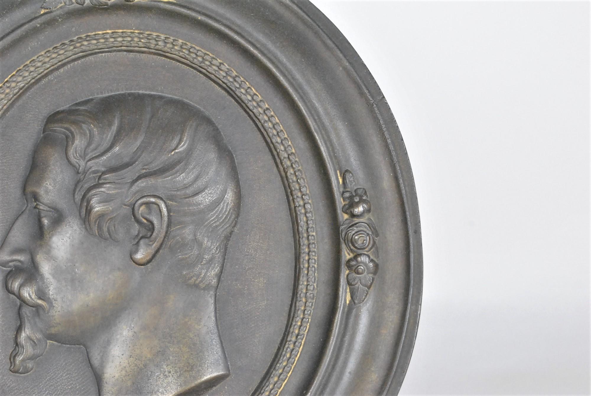 Bronzo Napoleone III ed Eugenia, coppia di medaglioni in bronzo, XIX secolo in vendita