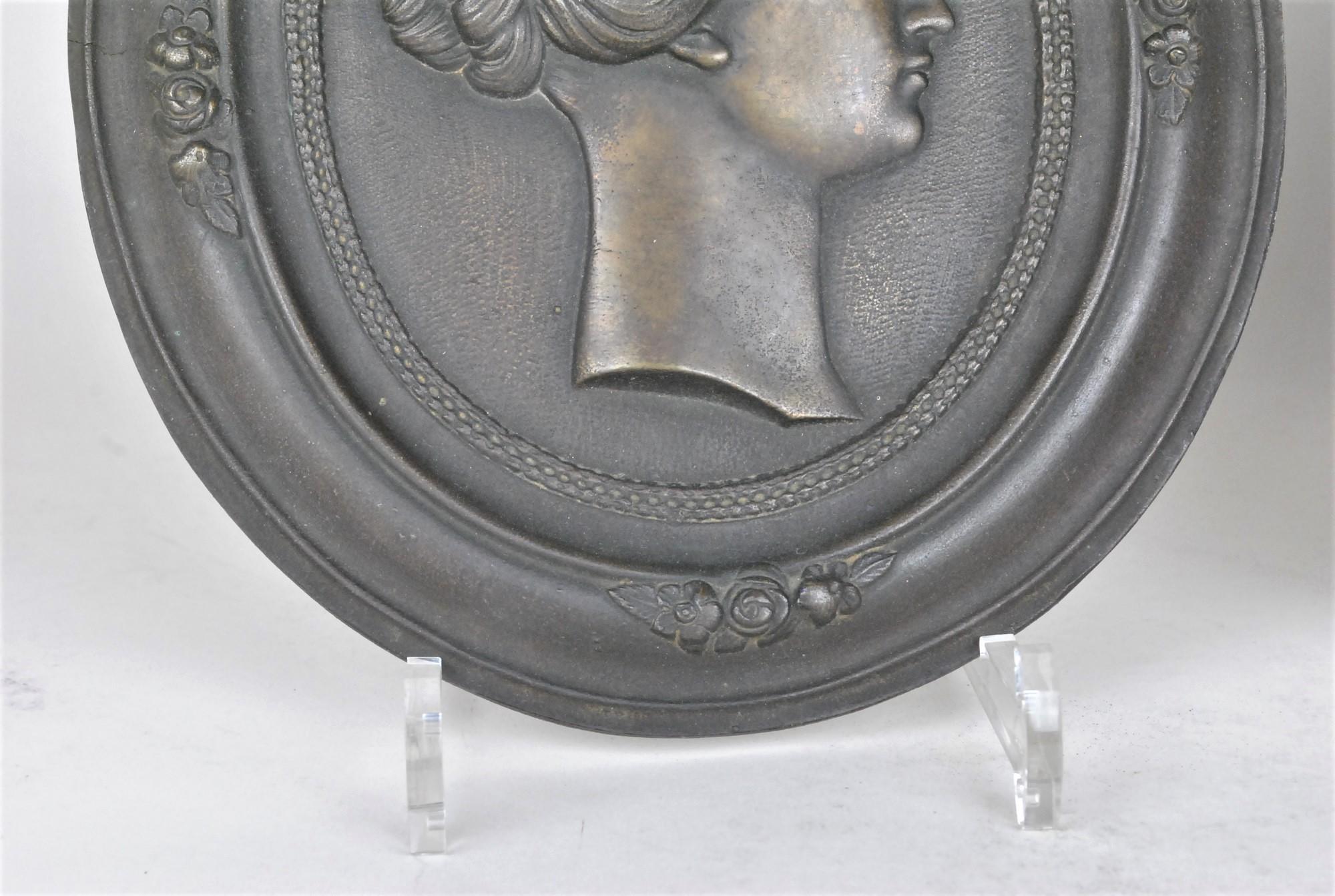 Napoleon III & Eugénie, Pair of Bronze Medallions, XIXth Century For Sale 2