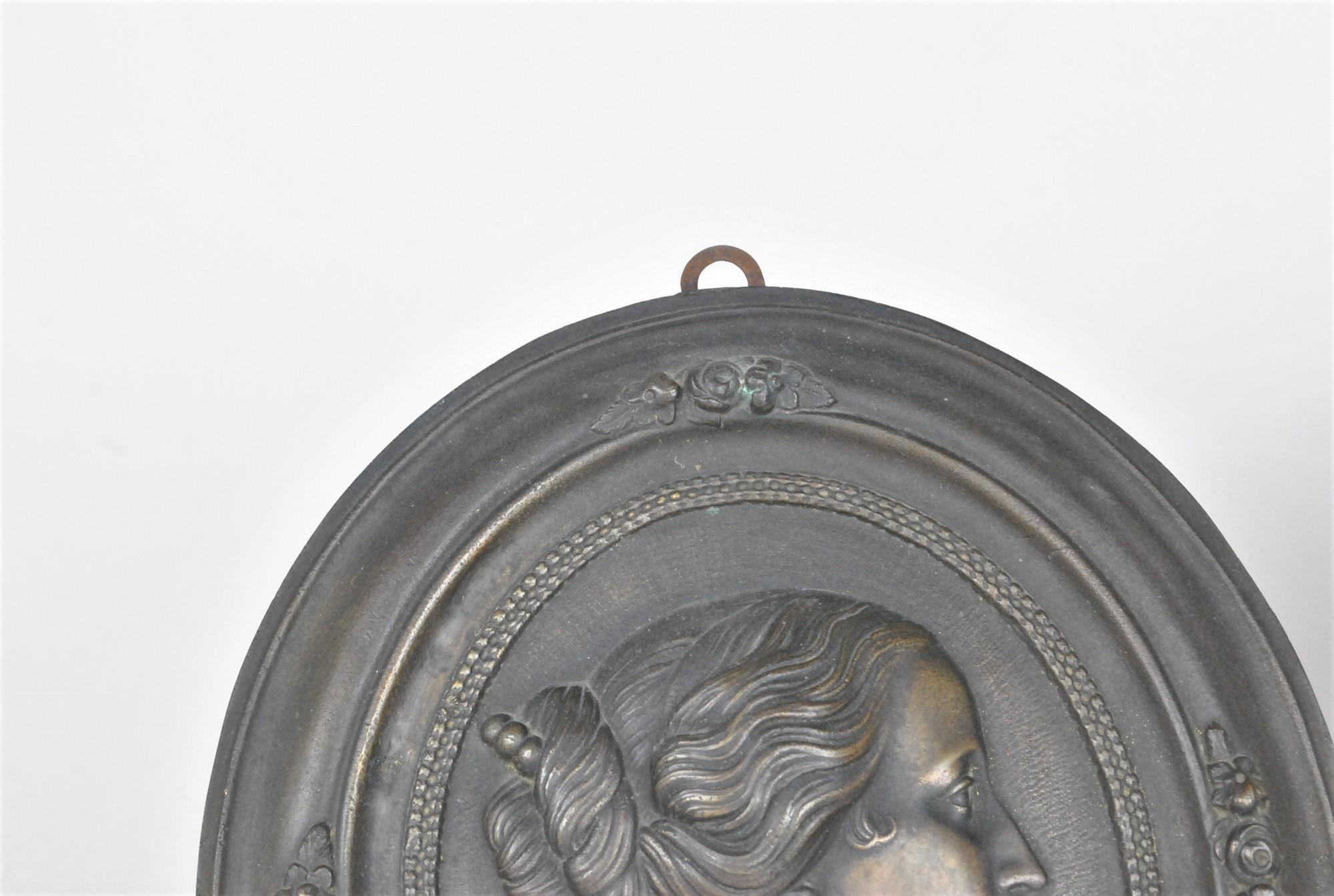 Napoleon III & Eugénie, Pair of Bronze Medallions, XIXth Century For Sale 4