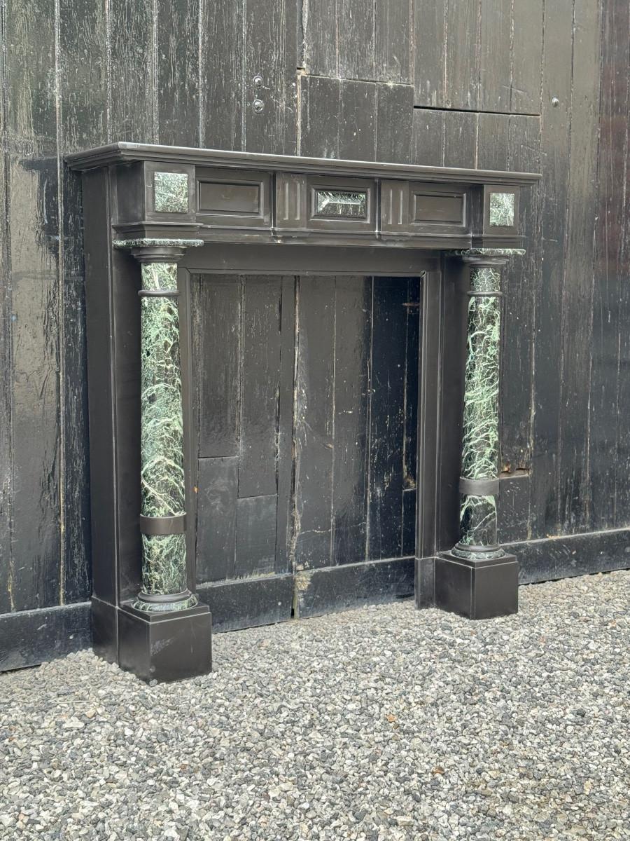 Napoleon III fireplace in Belgian black marble and antique green, circa 1880
Dimensions of the fireplace: 107 x 82 cm