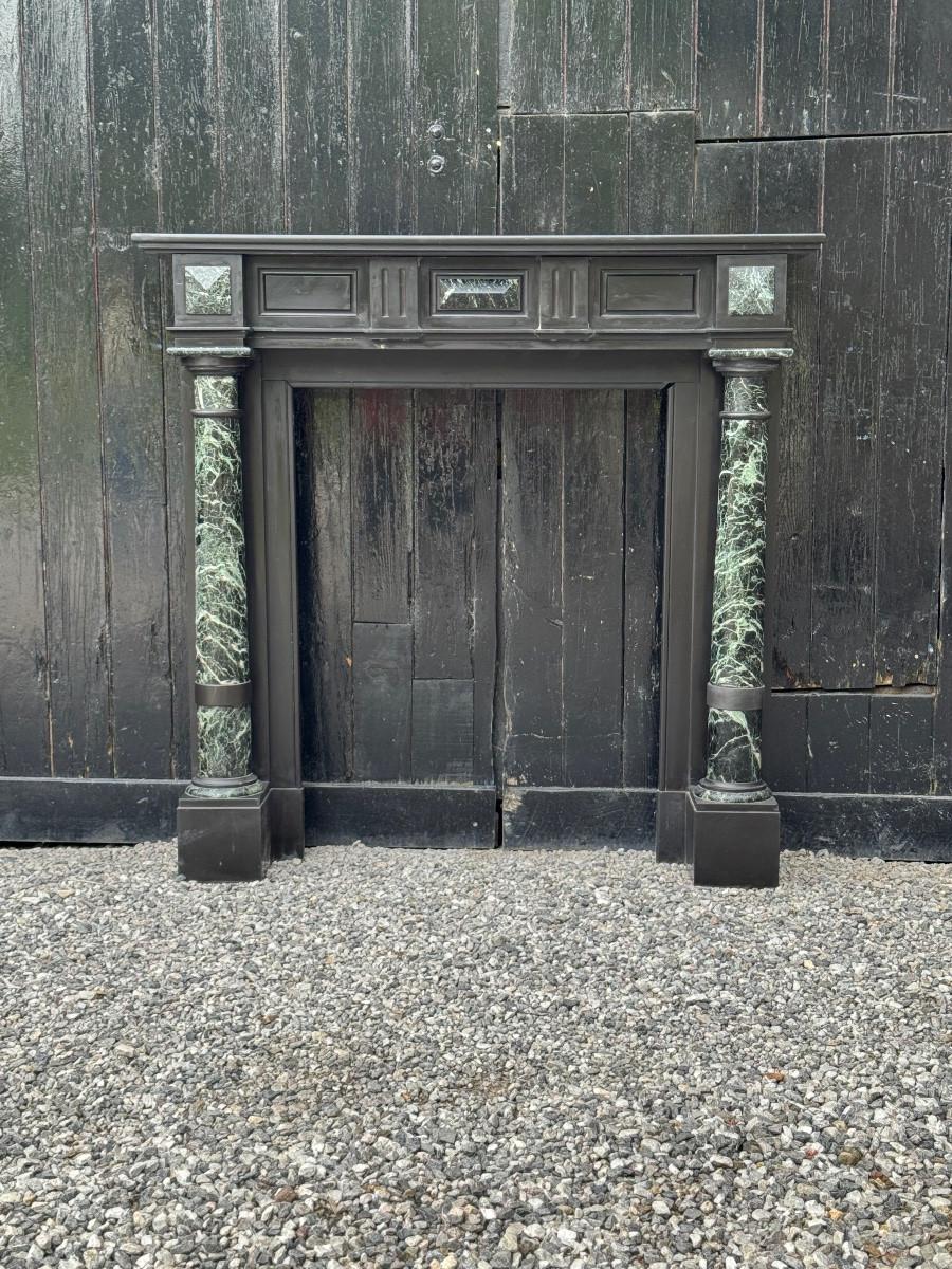 Napoleon III fireplace in Belgian black marble and antique green, circa 1880 For Sale 2