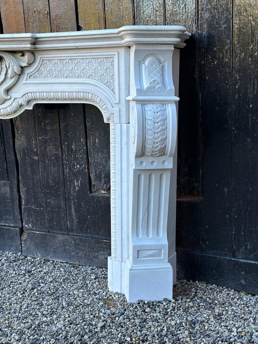 Napoleon III Fireplace In Carrara Marble Circa 1880 In Good Condition For Sale In Honnelles, WHT