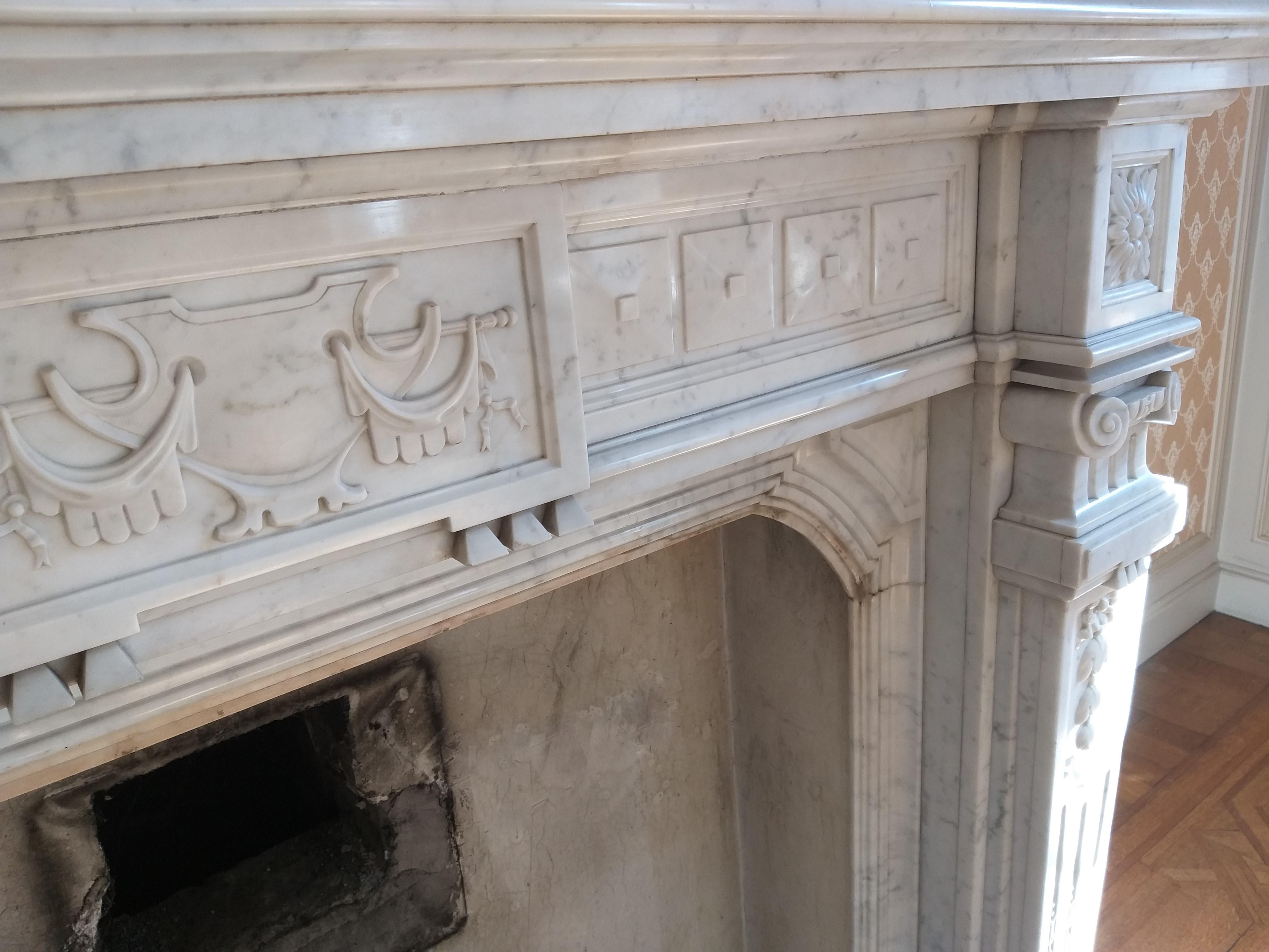 Mid-19th Century Napoléon III Fireplace in Carrara Marble For Sale