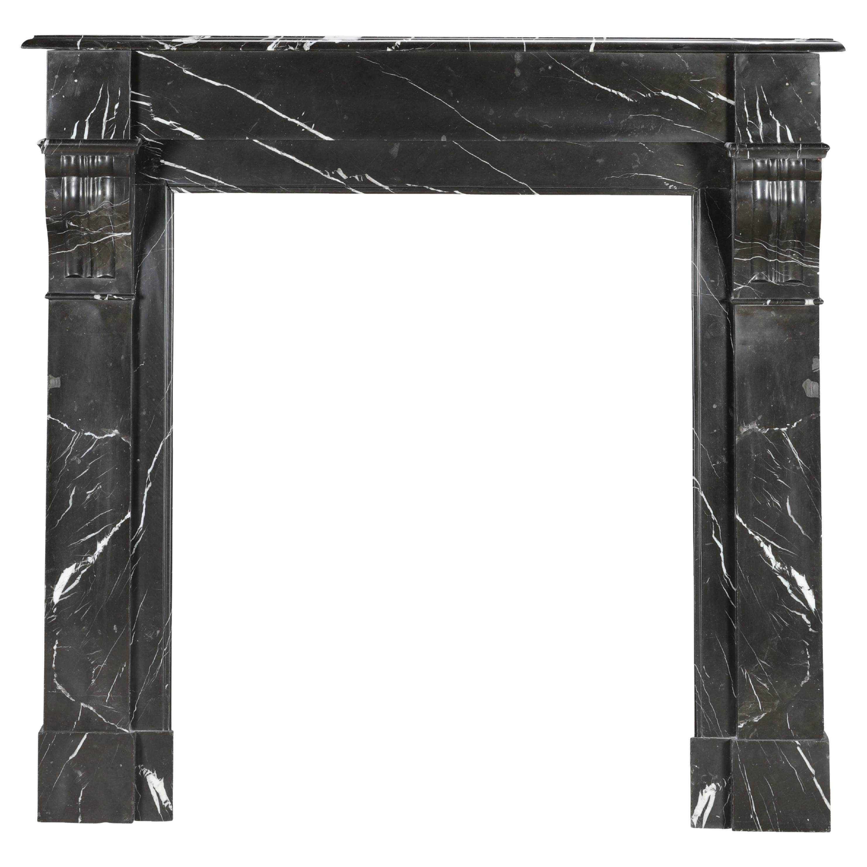 Napoleon III Kaminumrandung aus schwarzem Marmor Noir Cihigue - Pyrenäen Atlanti