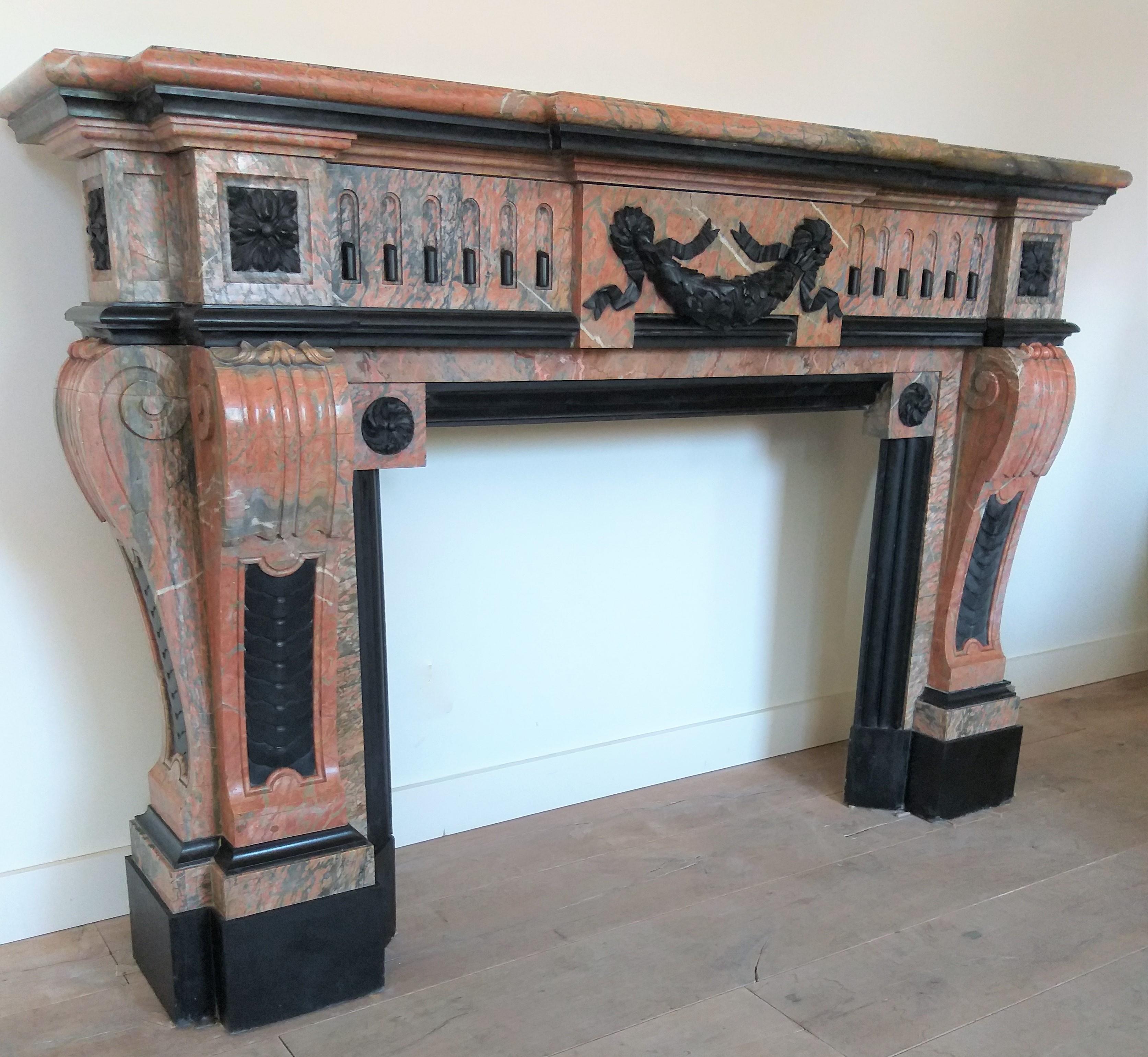 This prestigious Napoléon III fireplace was made in the 19th. century. Found in a noble Maison du Maitre in Brussels. The marbles are Bois Jourdan (France) and Noir de Mazy (Belgium). The pilasters for the jambs, the façet-shaped panels, the