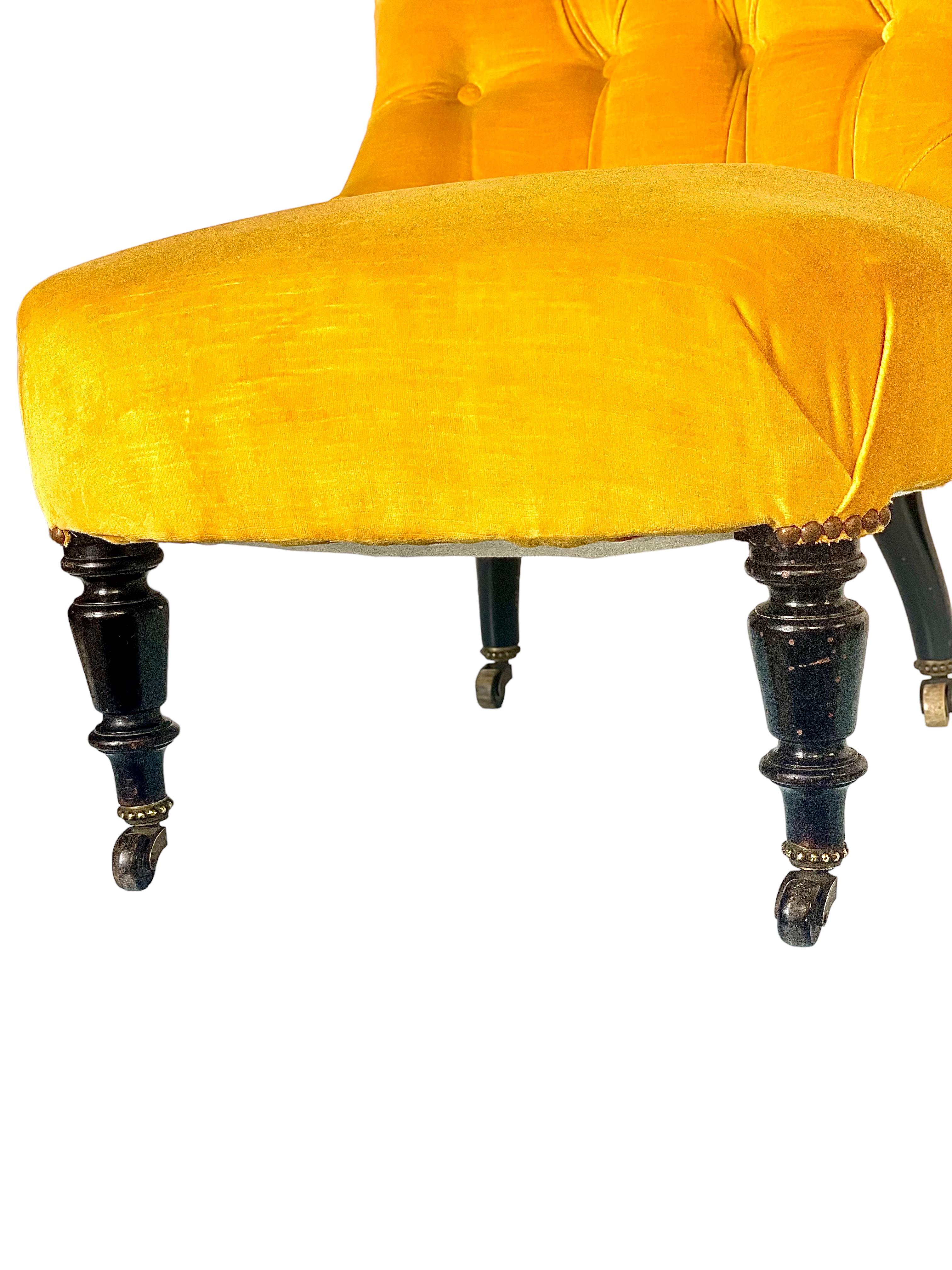 Französischer Sessel von 1860 und passender Fußschemel (Napoleon III.) im Angebot