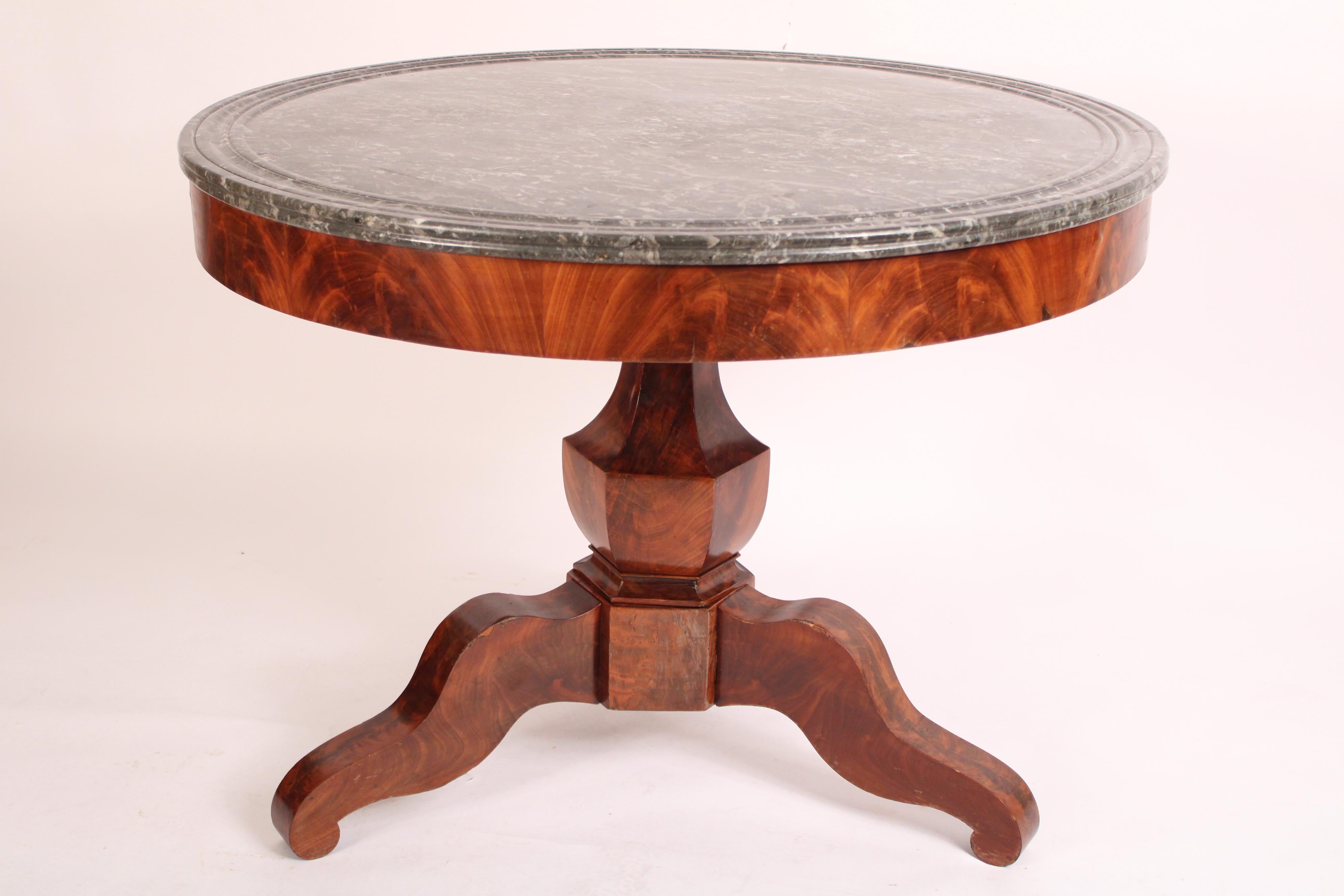Napoleon III Flame Mahogany Center Table With Marble Top In Good Condition For Sale In Laguna Beach, CA
