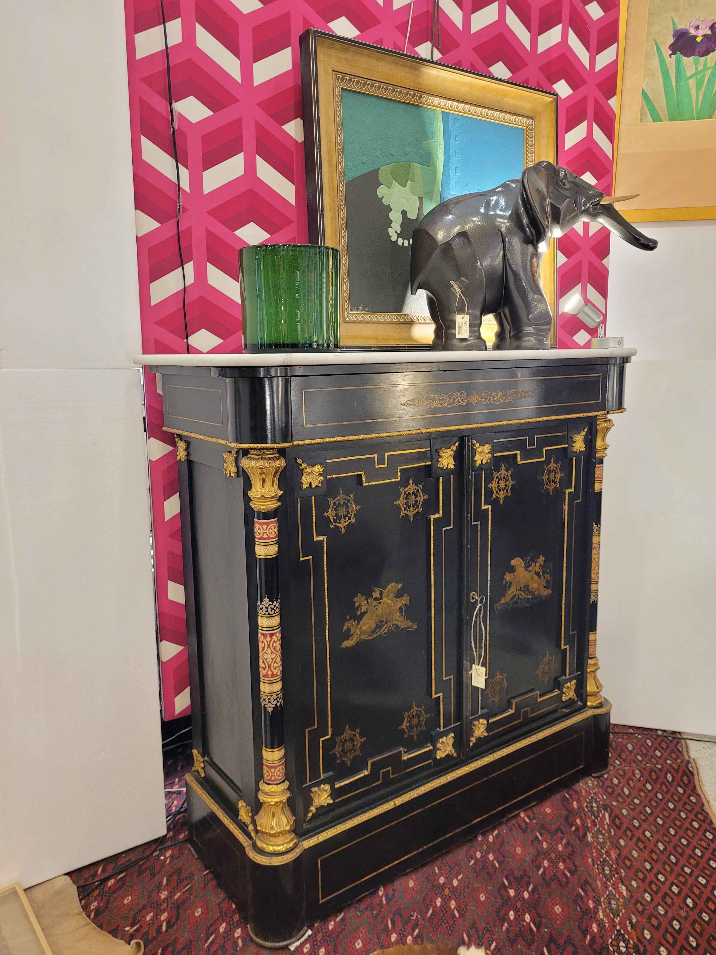 Gorgeous and refined Sideboard or Cabinet   Napoleon III, France, end of the SXIX-PP SXX, in ebonized  with mercury-gilt bronze trim, Ormolu, mother-of-pearl and paint 

White marble top outlined in pigeon chest.

Central doors and an upper drawer