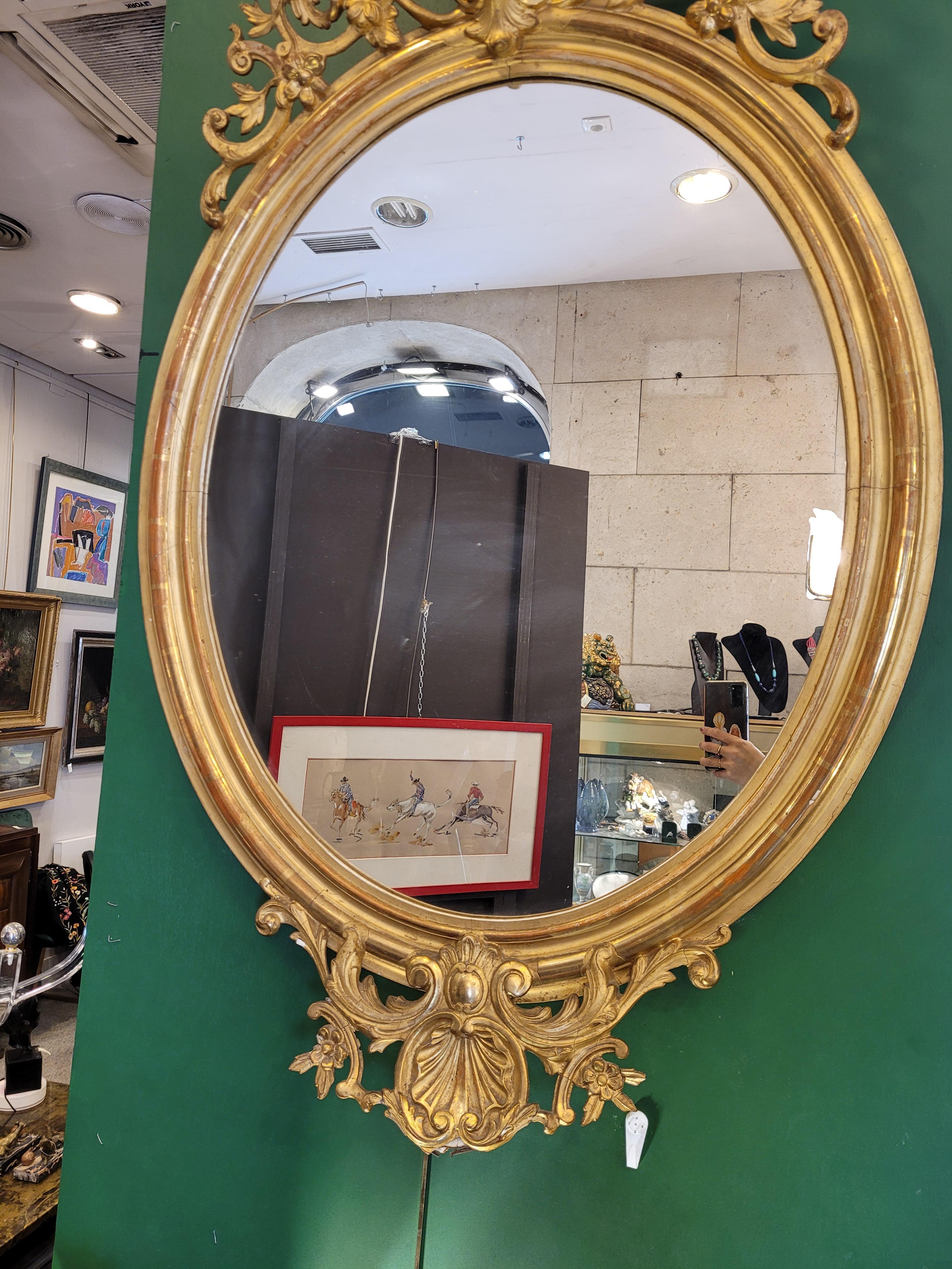 Napoleón iii French Carved Golden Wood Oval Mirror In Good Condition In Valladolid, ES