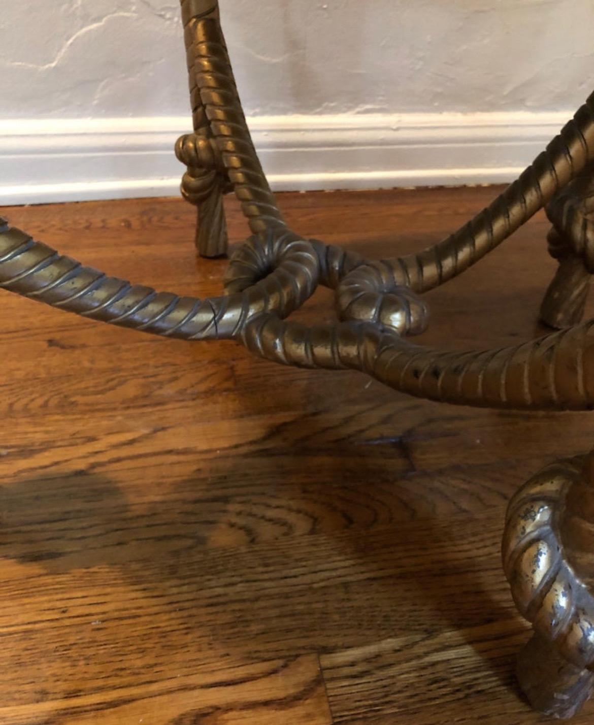 Ottomana/sgabello Napoleone III in legno dorato francese a corda ritorta.  Tappezzeria Tan Mohair in vendita 3