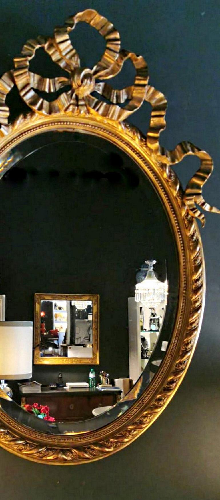 Napoleon III French Golden Leaf Oval Mirror In Good Condition In Prato, Tuscany