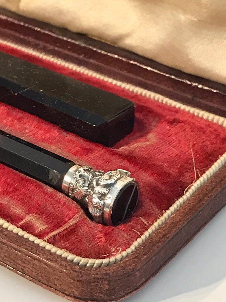 Francese Set da scrittura Napoleone III in pelle francese con 3 pezzi in argento e agata in vendita