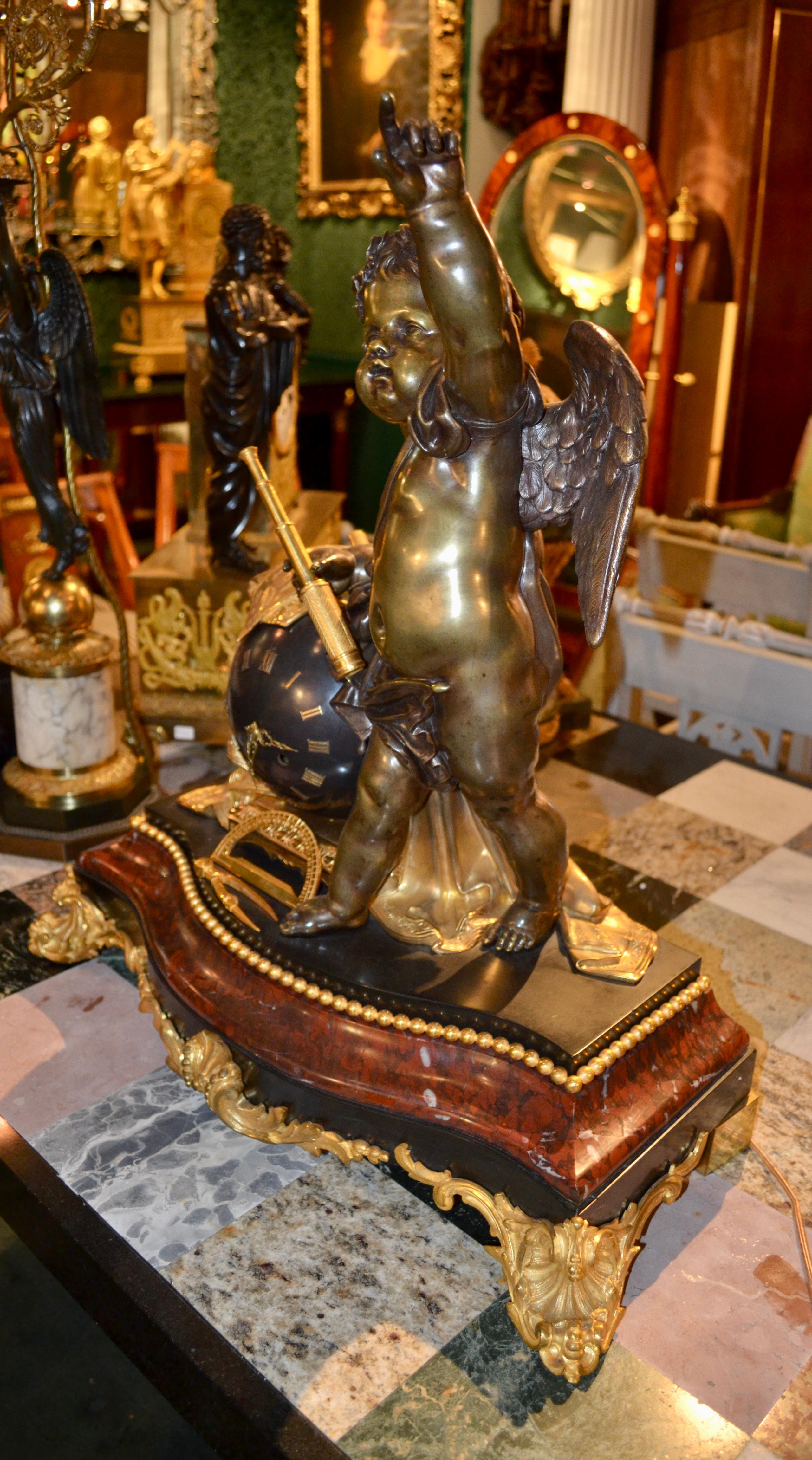 Napoléon III  Horloge de sciences astronomiques française en marbre et bronze en vente 2