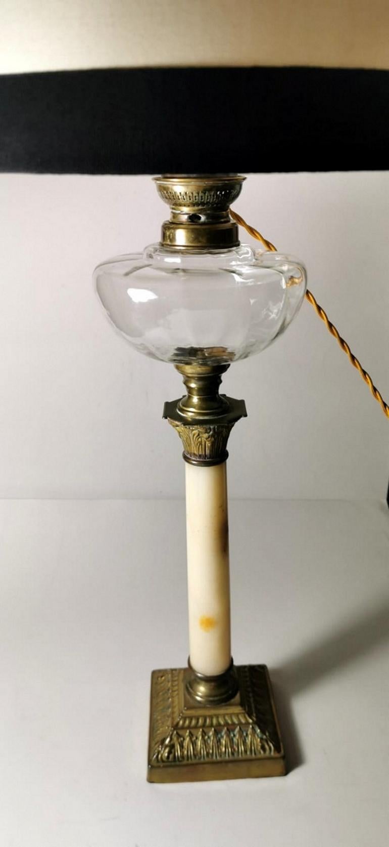 Napoleon III French Marble Corinthian Column-Shaped Table Lamp In Good Condition In Prato, Tuscany