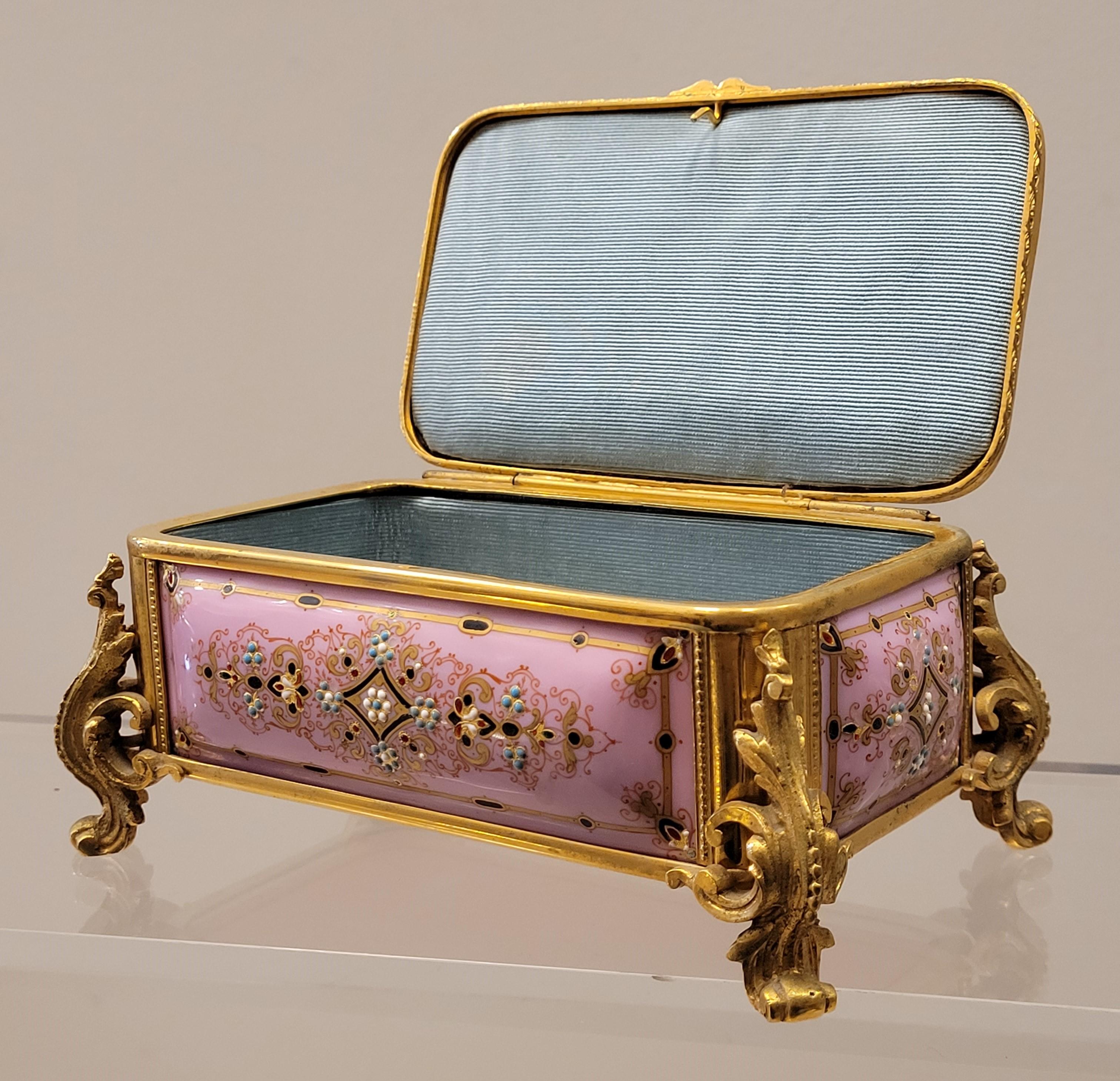 Napoleón III French Pink Enamel Jewelry Box, Ormolu 6