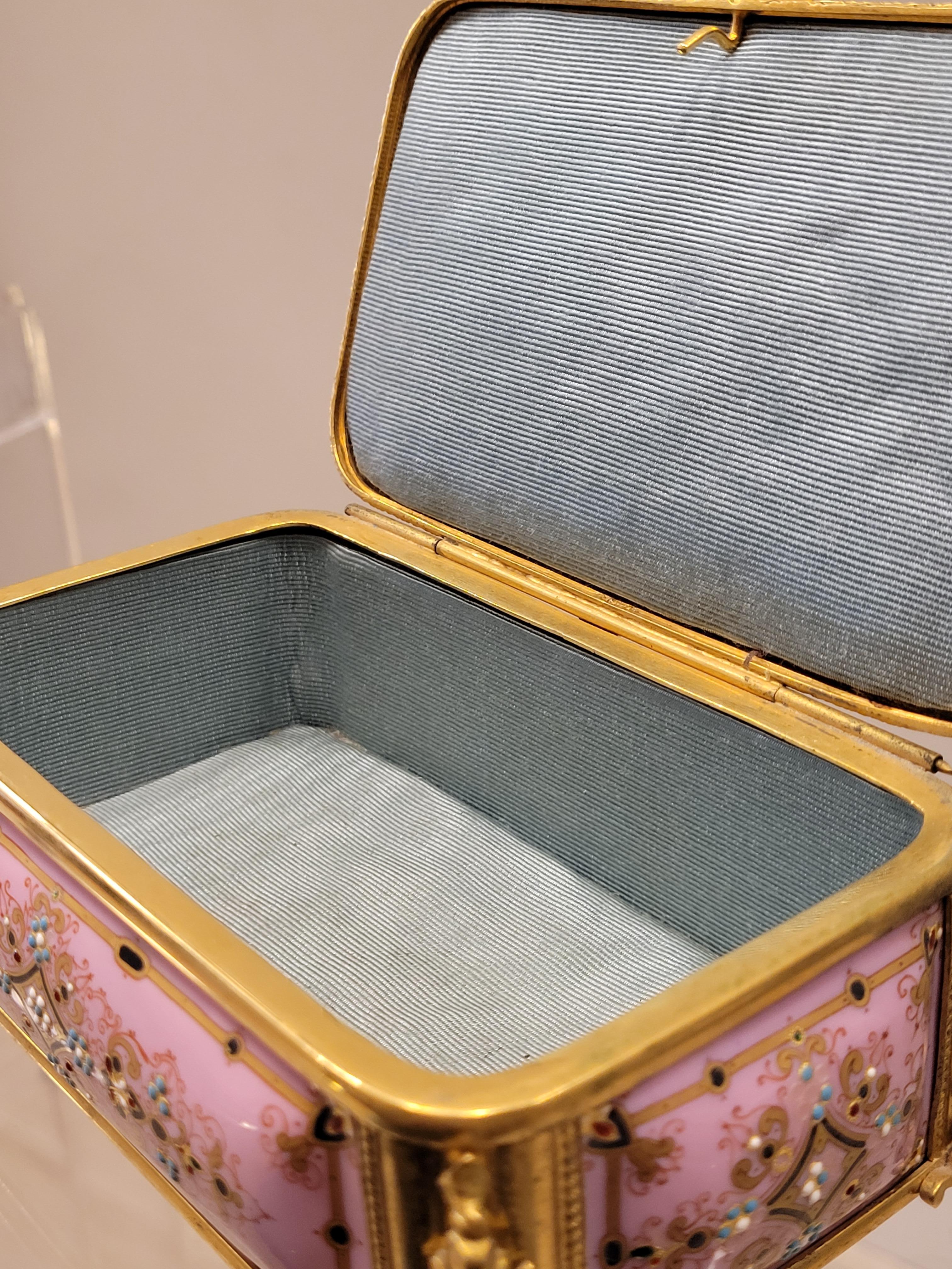 Napoleón III French Pink Enamel Jewelry Box, Ormolu 8