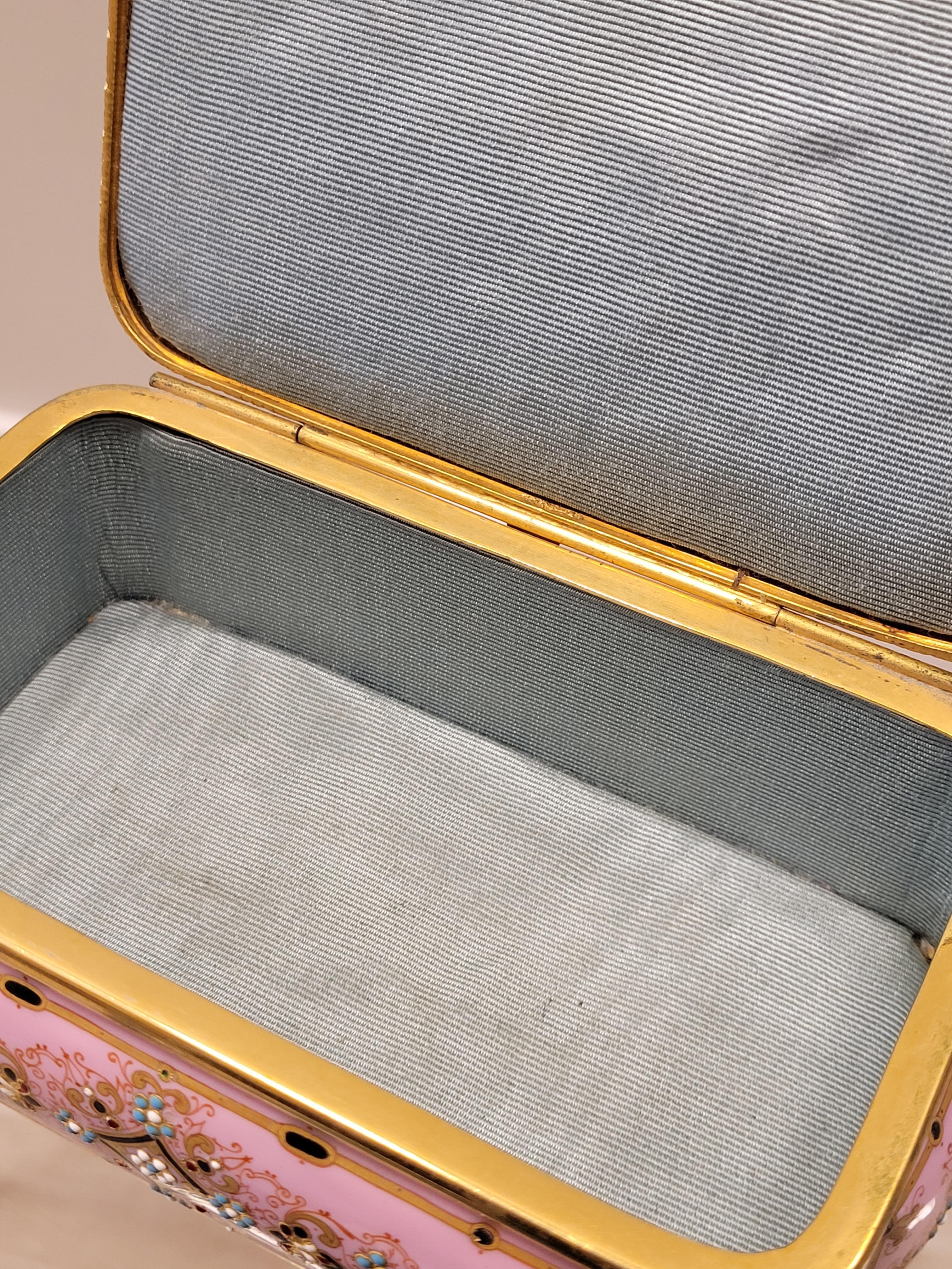 Napoleón III French Pink Enamel Jewelry Box, Ormolu 9