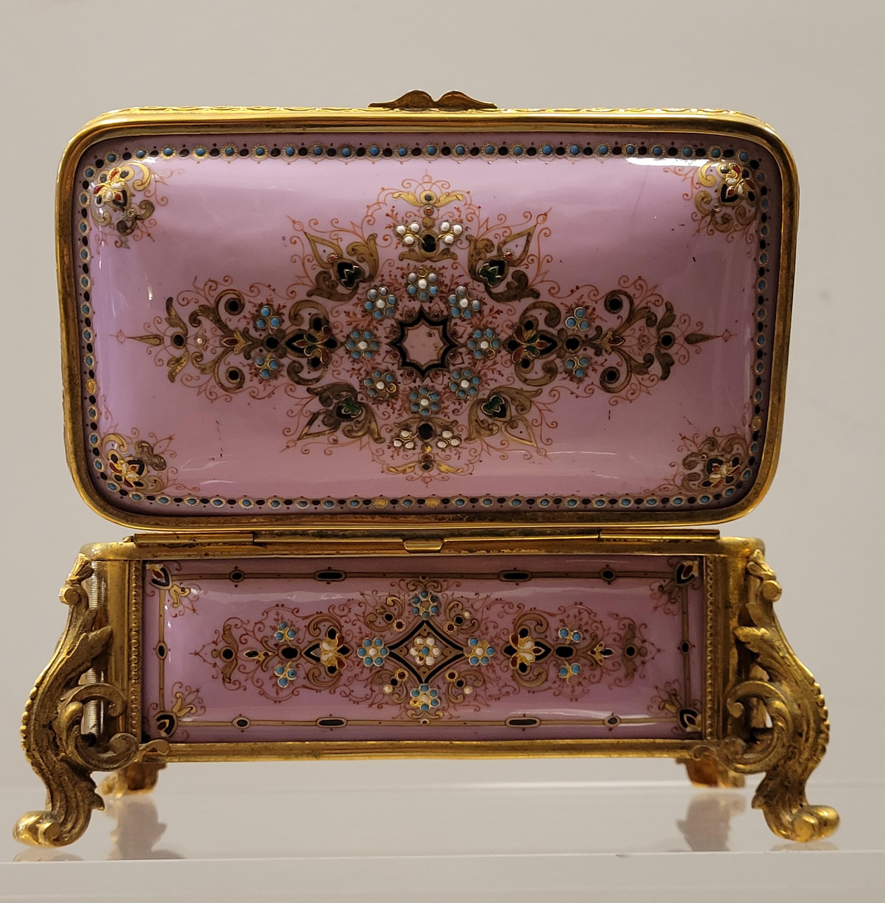 Napoleón III French Pink Enamel Jewelry Box, Ormolu 10