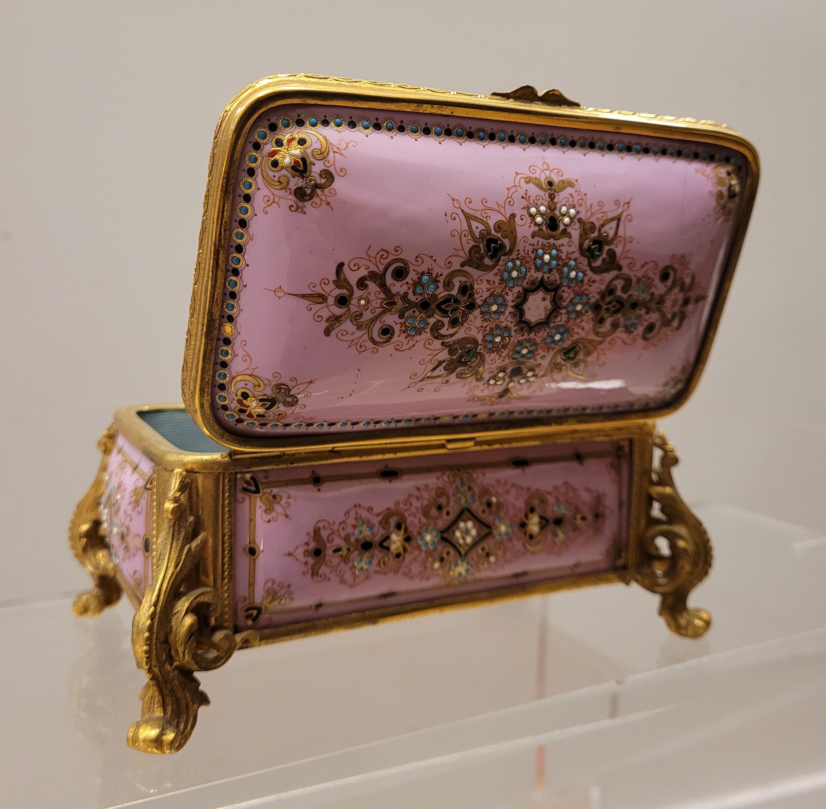 Napoleón III French Pink Enamel Jewelry Box, Ormolu 11