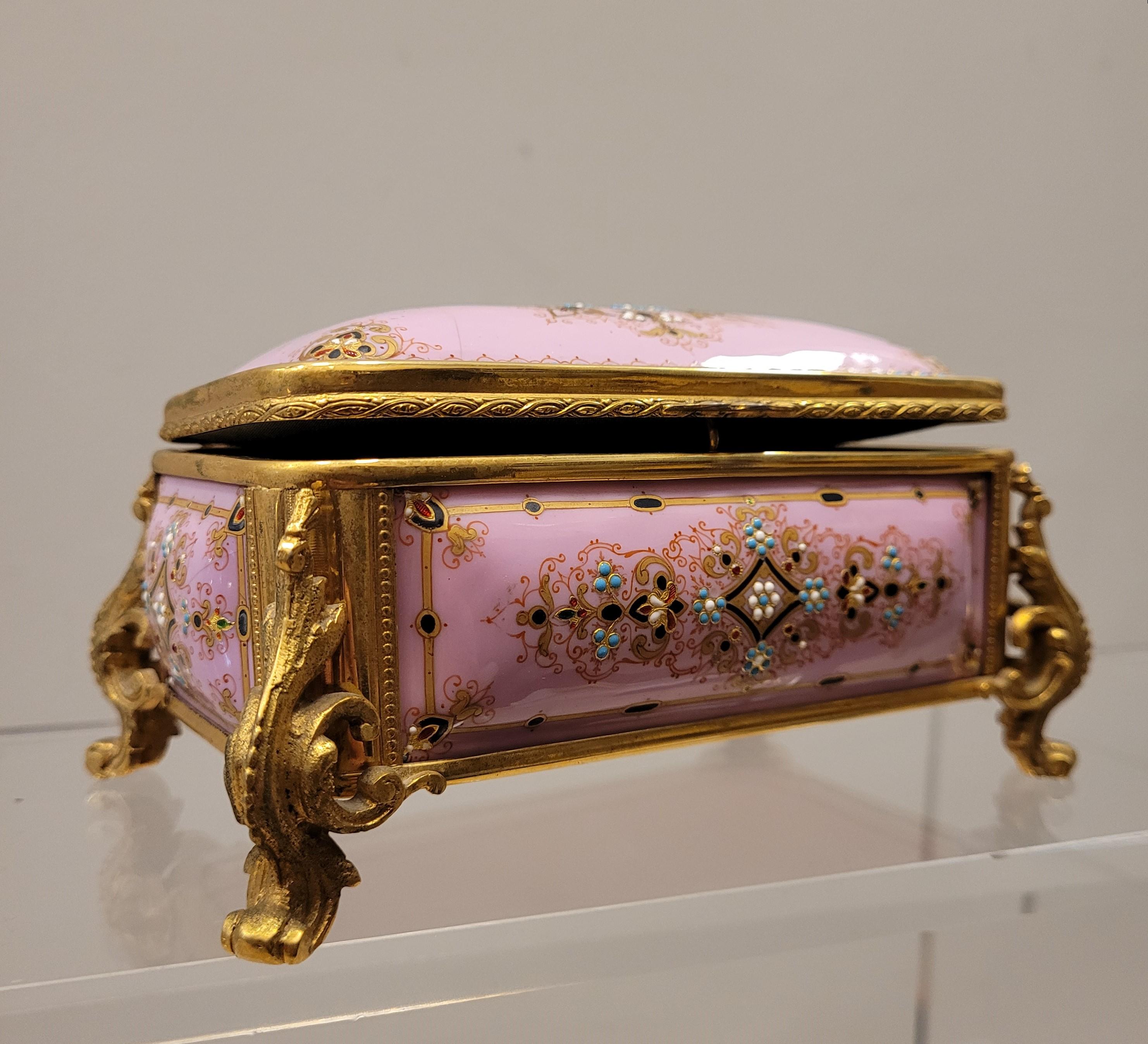 Napoleón III French Pink Enamel Jewelry Box, Ormolu 1