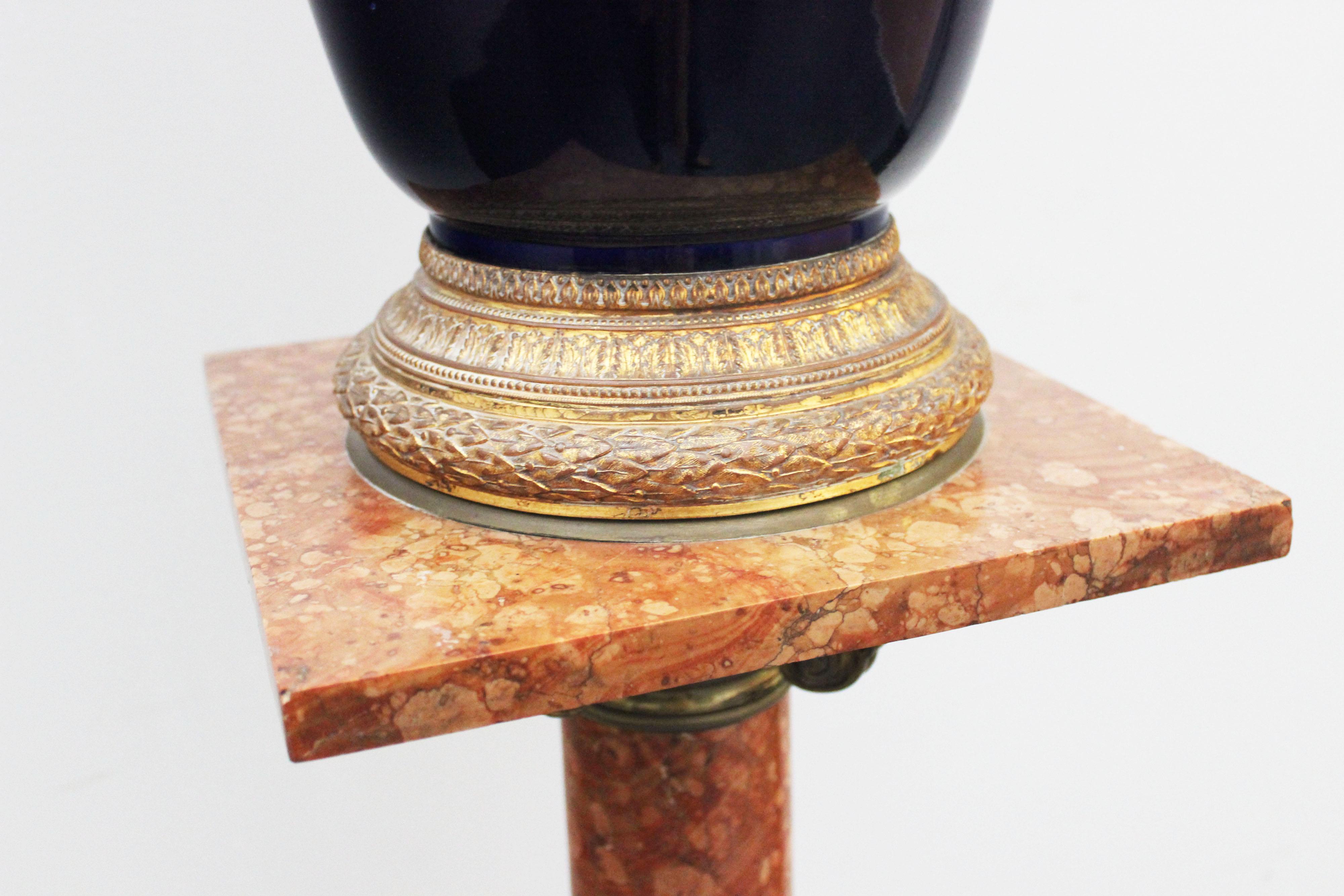 Vaso in marmo rosso francese Napoleone III, set di 2 in vendita 4