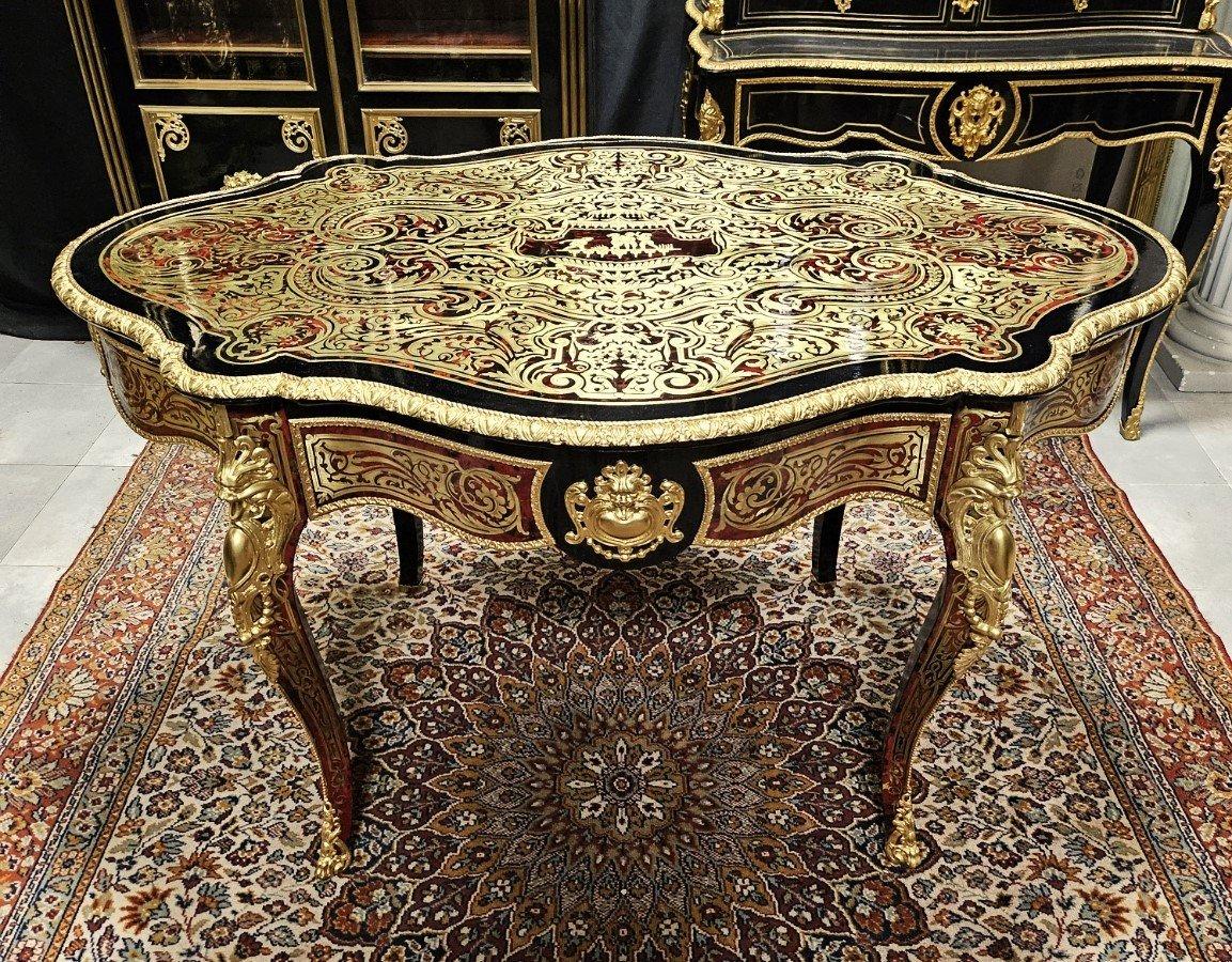 Beautiful Violin Table In Boulle Marquetry style and Brass Napoleon III Period Very beautiful violin-shaped center table, in Very good quality, the marquetry is patterned with foliage, scrolls and interlacing, on the top, the belt and the feet. This