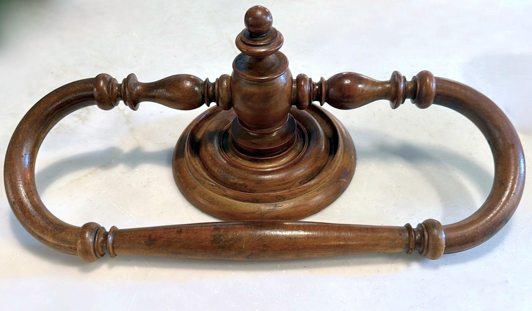 Napoleon III French Wall Towel Rack In Good Condition In Prato, Tuscany