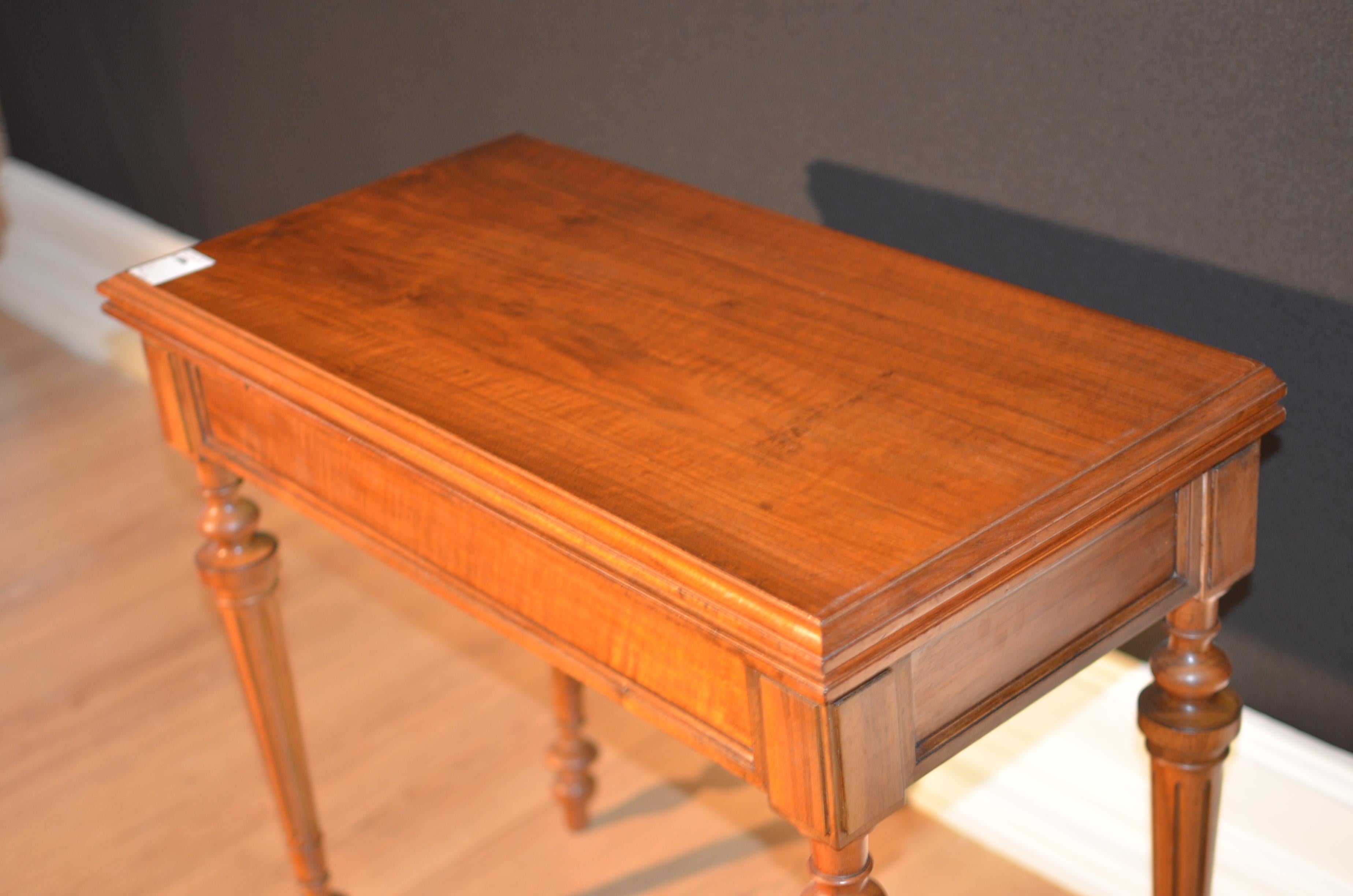 Napoleon III Game Table in French Walnut from 1880 For Sale 2