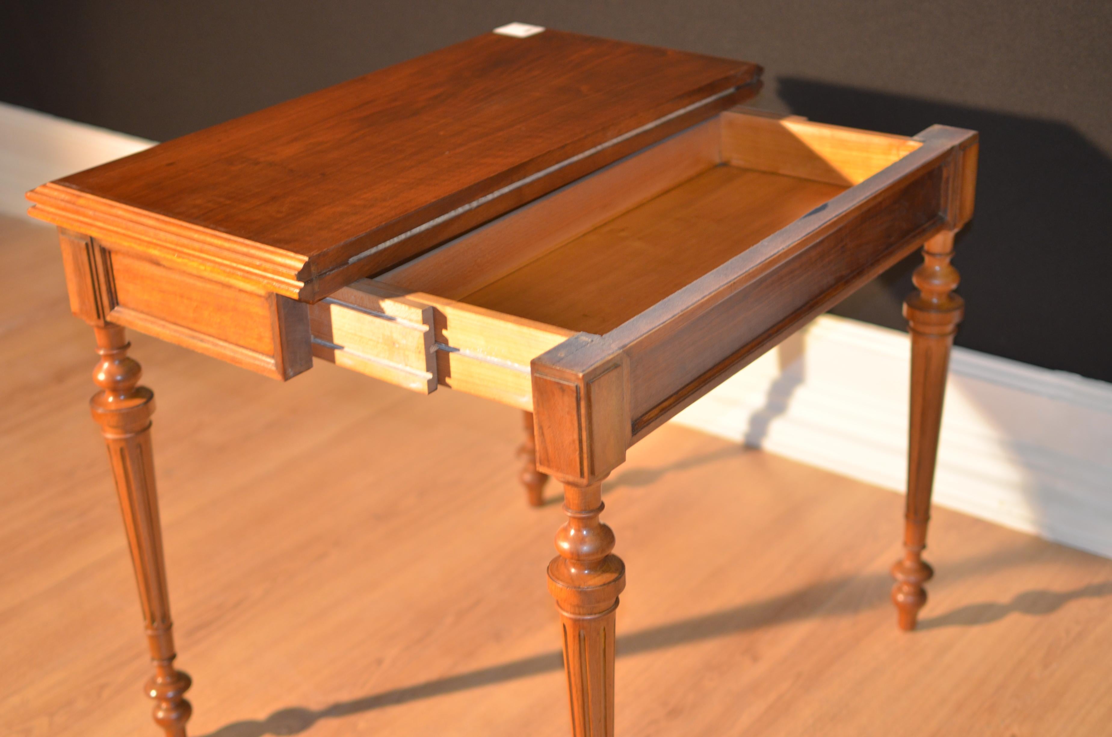 Napoleon III Game Table in French Walnut from 1880 For Sale 4