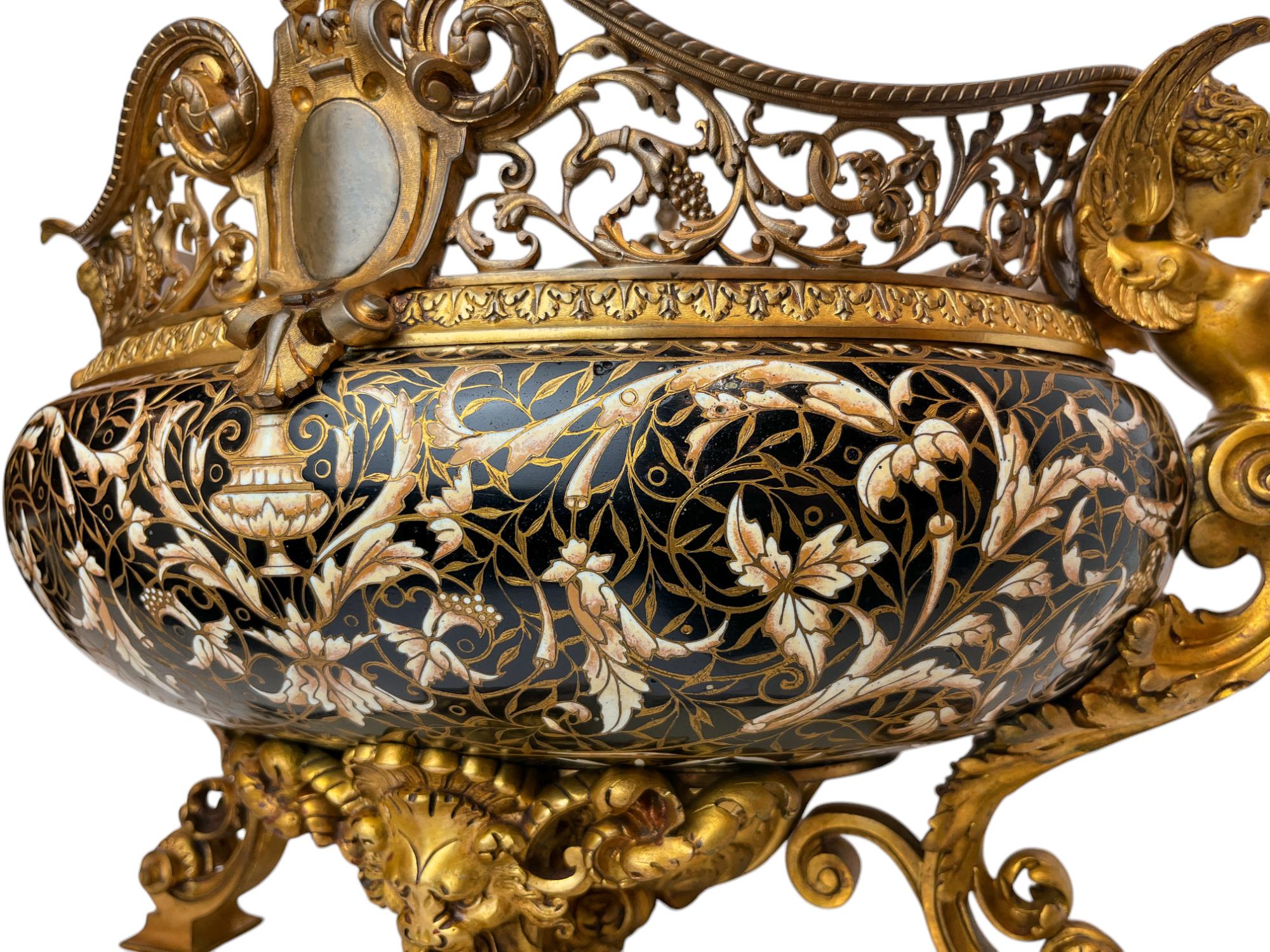 Calco Jardinière Napoleone III in bronzo dorato e smalto cloisonné su base di onice bianco in vendita