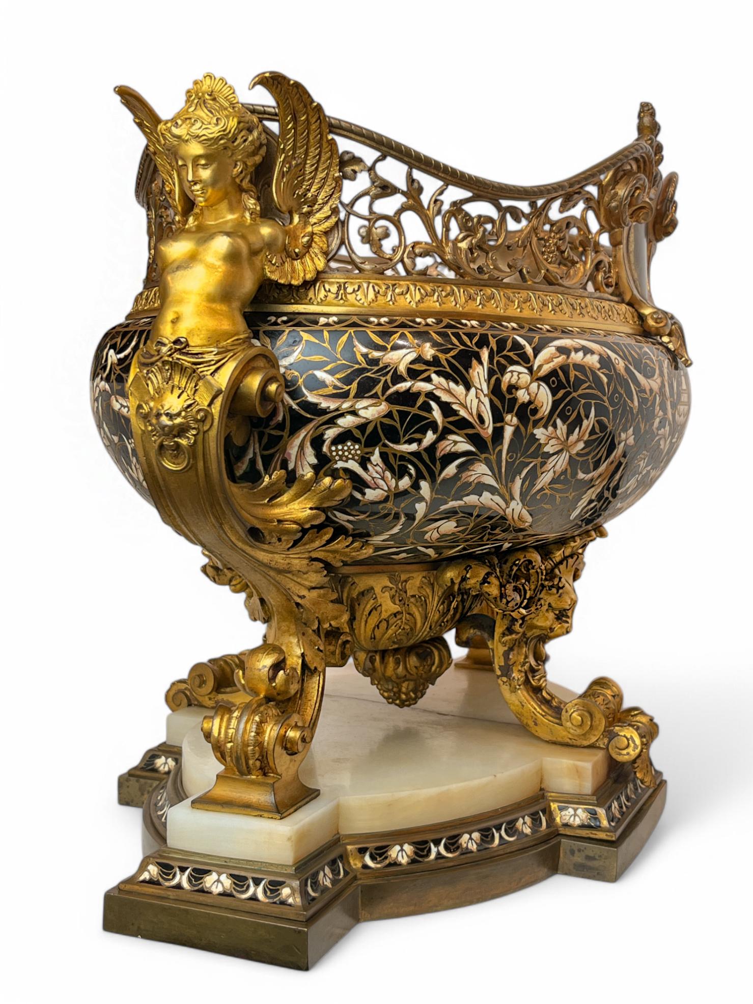 Jardinière Napoleone III in bronzo dorato e smalto cloisonné su base di onice bianco In condizioni buone in vendita a New York, NY