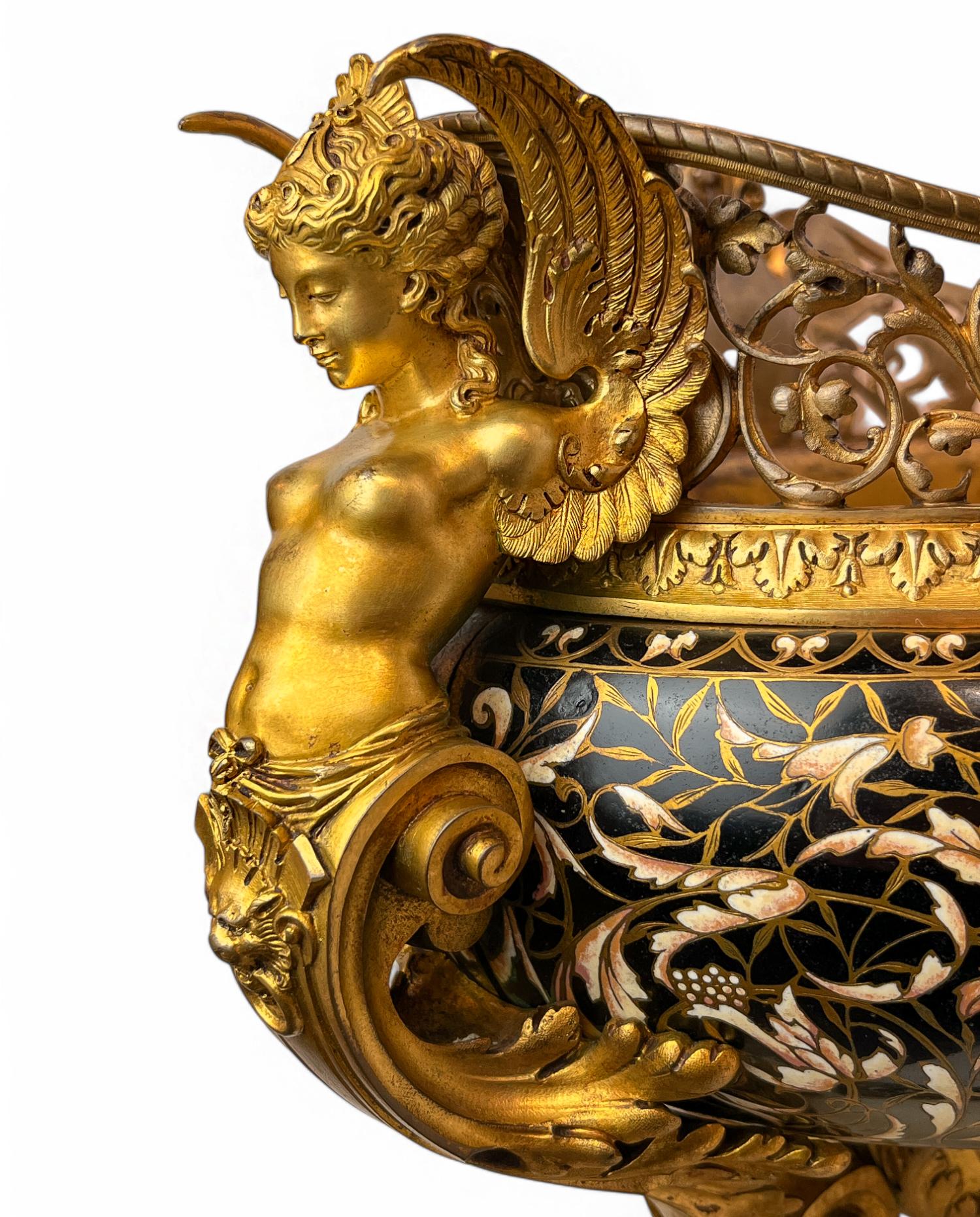 Bronzo Jardinière Napoleone III in bronzo dorato e smalto cloisonné su base di onice bianco in vendita