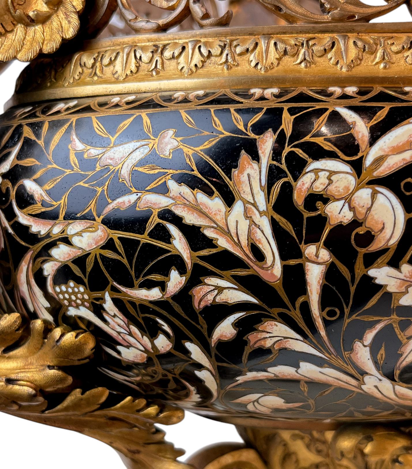 Jardinière Napoleone III in bronzo dorato e smalto cloisonné su base di onice bianco in vendita 3