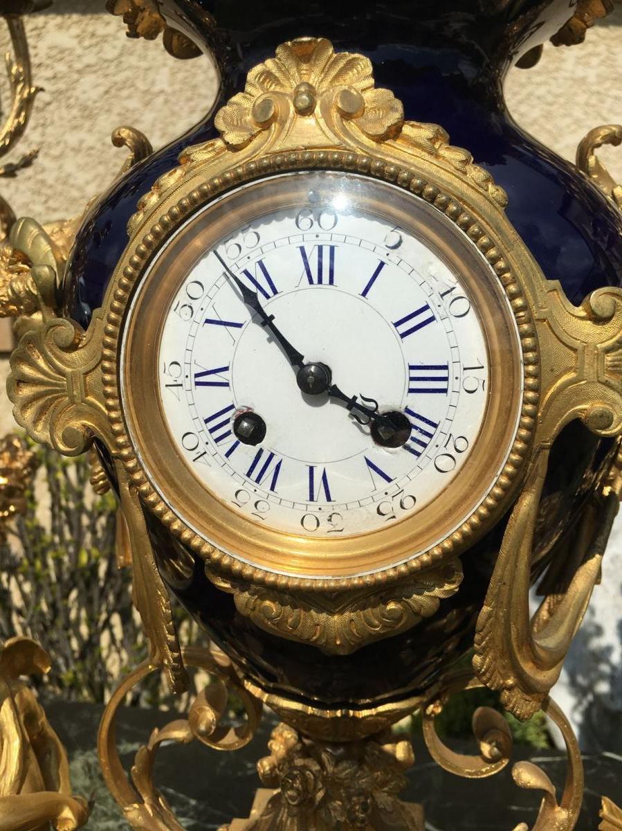 Napoleon III, Gilt Bronze and Porcelain Mantel Clock, 19th Century In Good Condition For Sale In Beaune, FR
