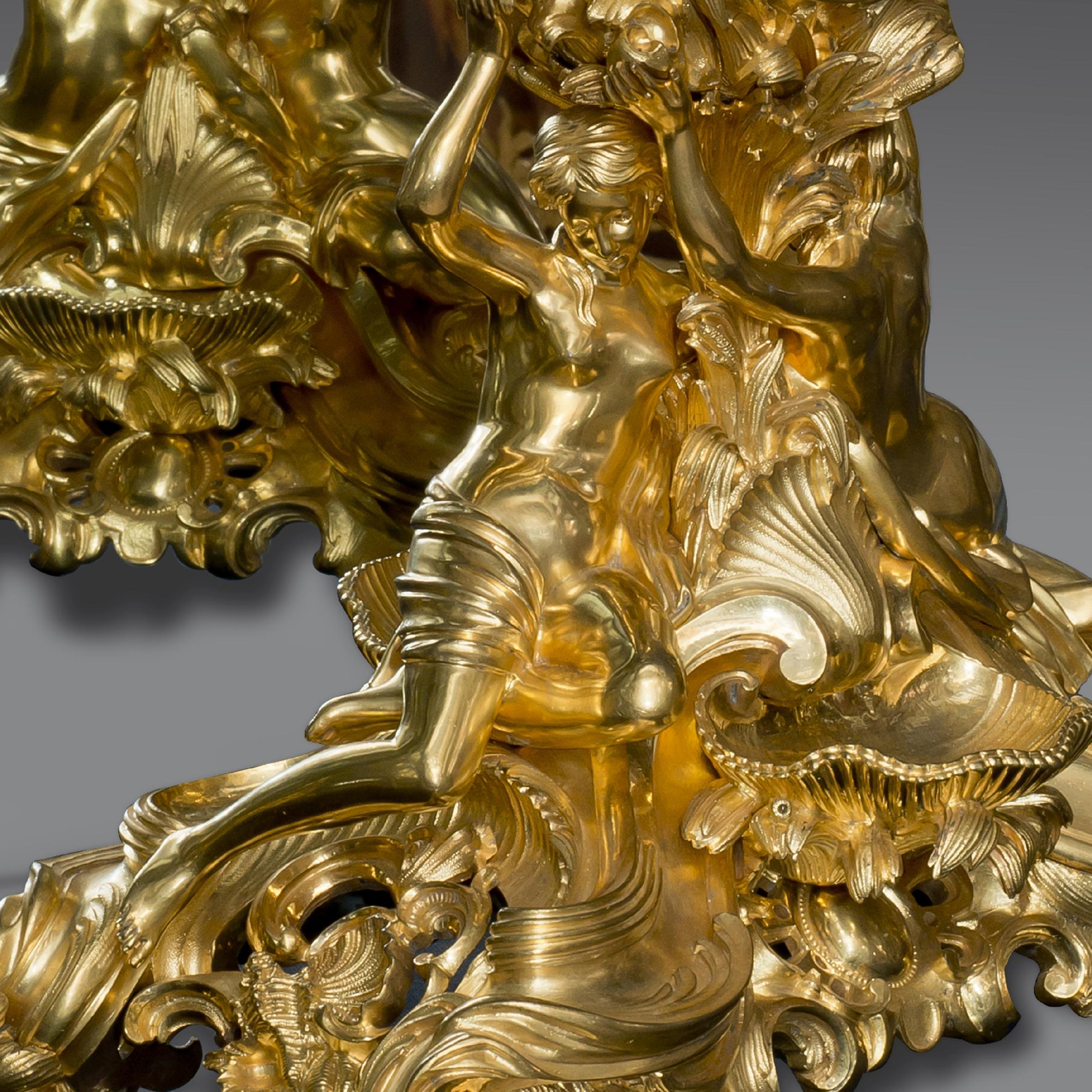 Une rare horloge Napoléon III à double face en bronze doré.

Le cadran émaillé blanc est signé 