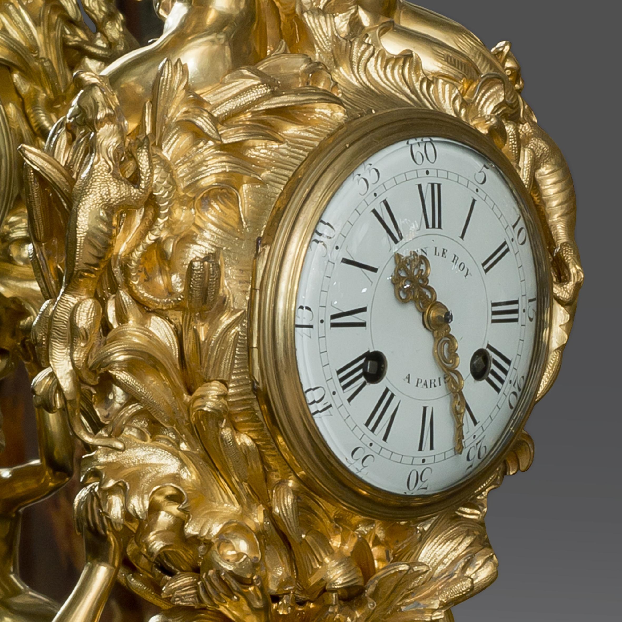 Doré Horloge à double face Napoléon III en bronze doré. Français:: datant d'environ 1870 en vente