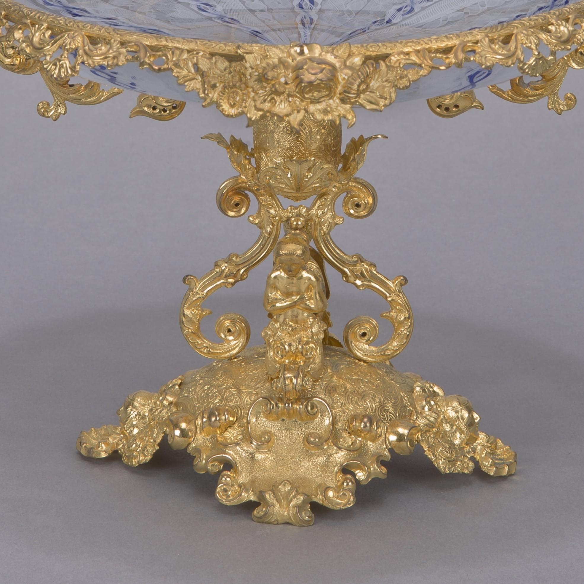 Tazza aus vergoldeter Bronze und Glas aus der Zeit Napoleons III.:: französisch:: um 1870 (Vergoldet) im Angebot