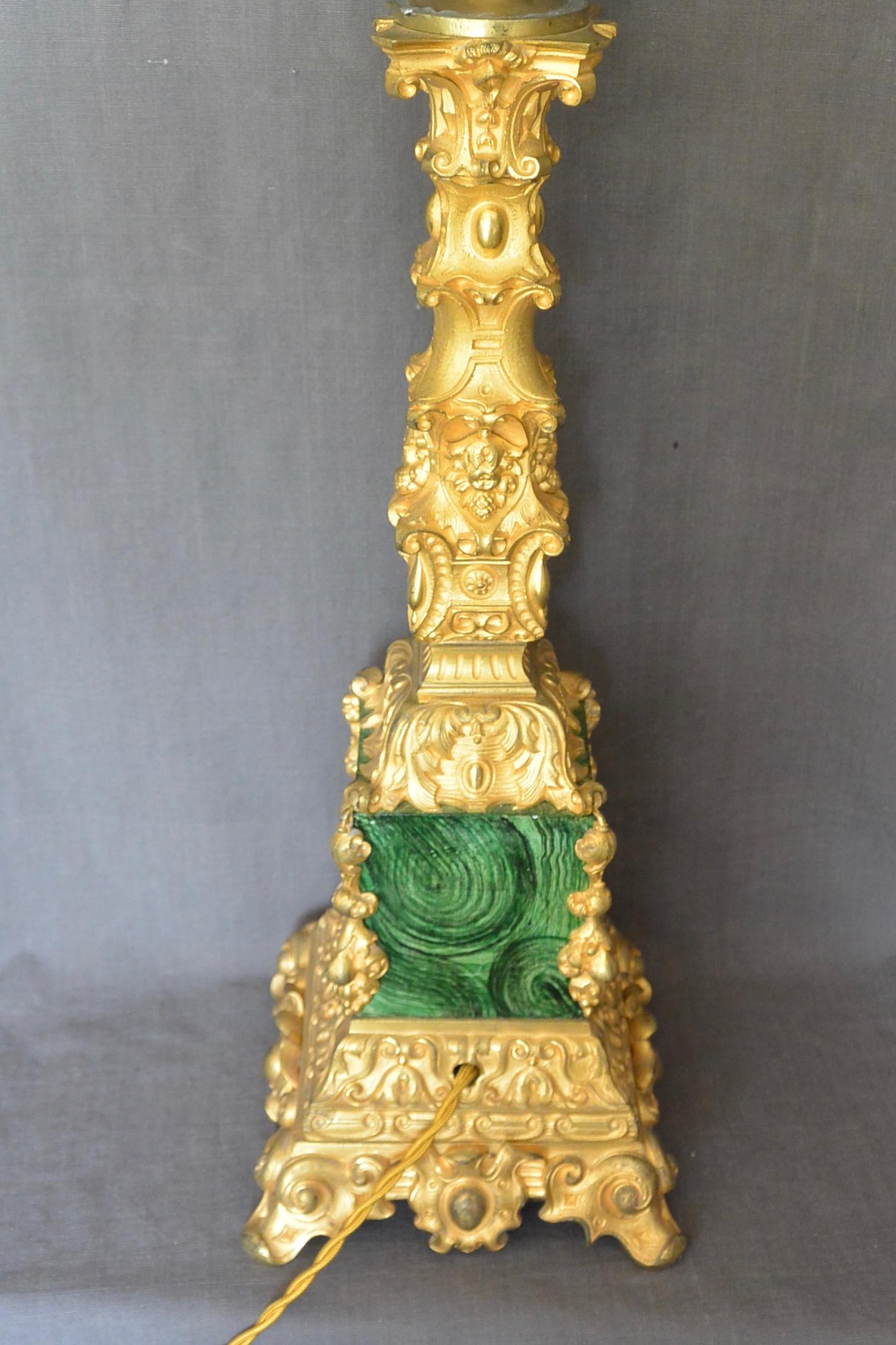 XIXe siècle Lampe à colonne Napoléon III en bronze doré et malachite en vente