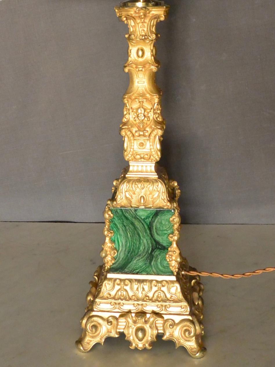 Lampe à colonne Napoléon III en bronze doré et malachite en vente 1