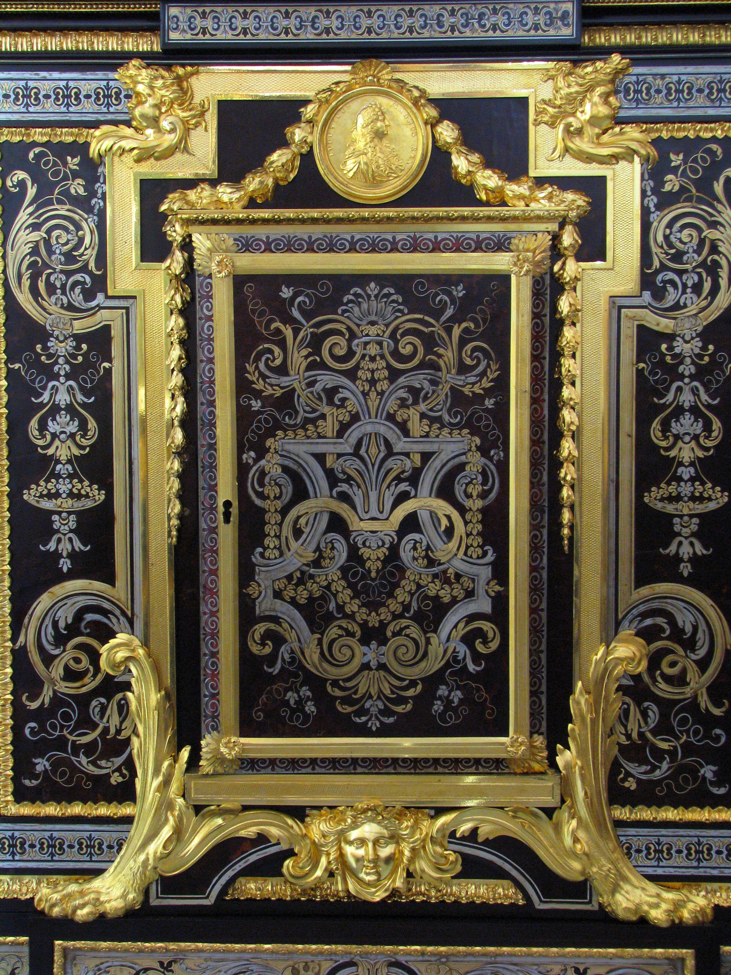 Doré Cabinet en marqueterie de bronze doré de style Boulle, époque Napoléon III, Winckelsen en vente