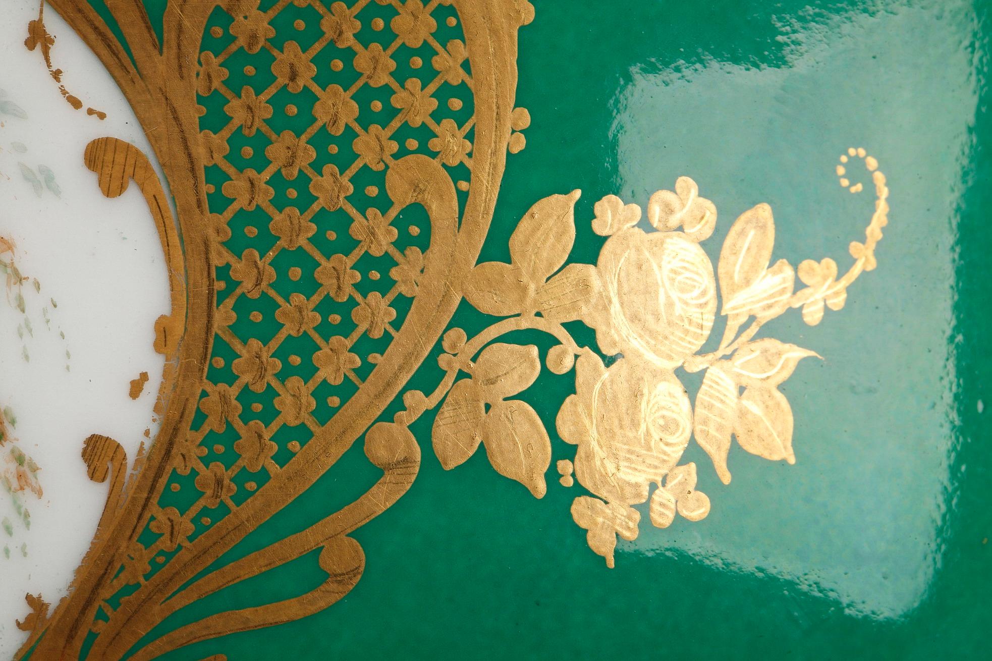 Napoleon III Gilt Bronze-Mounted Green Ground Porcelain Jardinière In Good Condition For Sale In Paris, FR