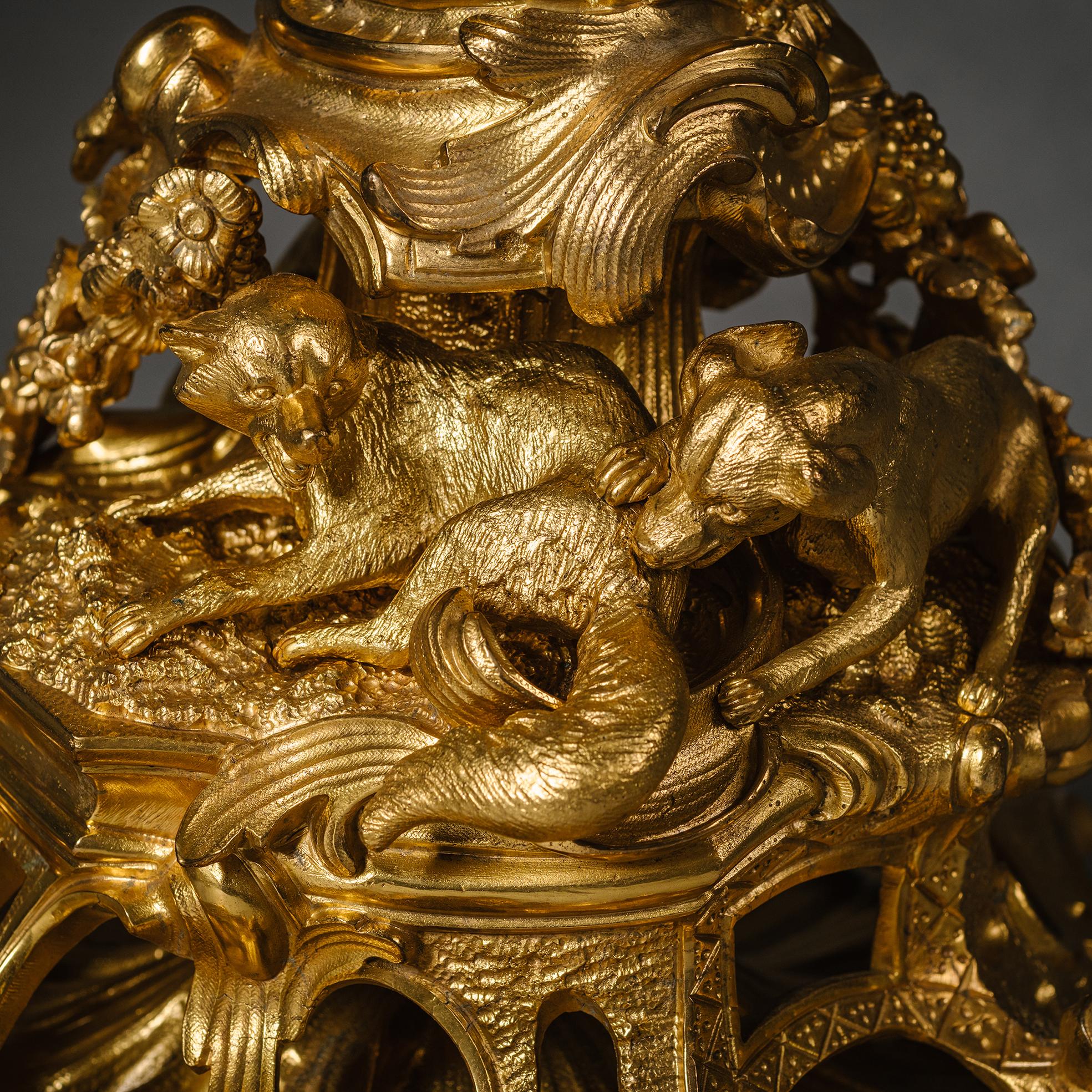  Neun-Licht-Kandelaber aus vergoldeter Bronze im Napoleon-III-Stil, Emblema der Jagd im Angebot 7