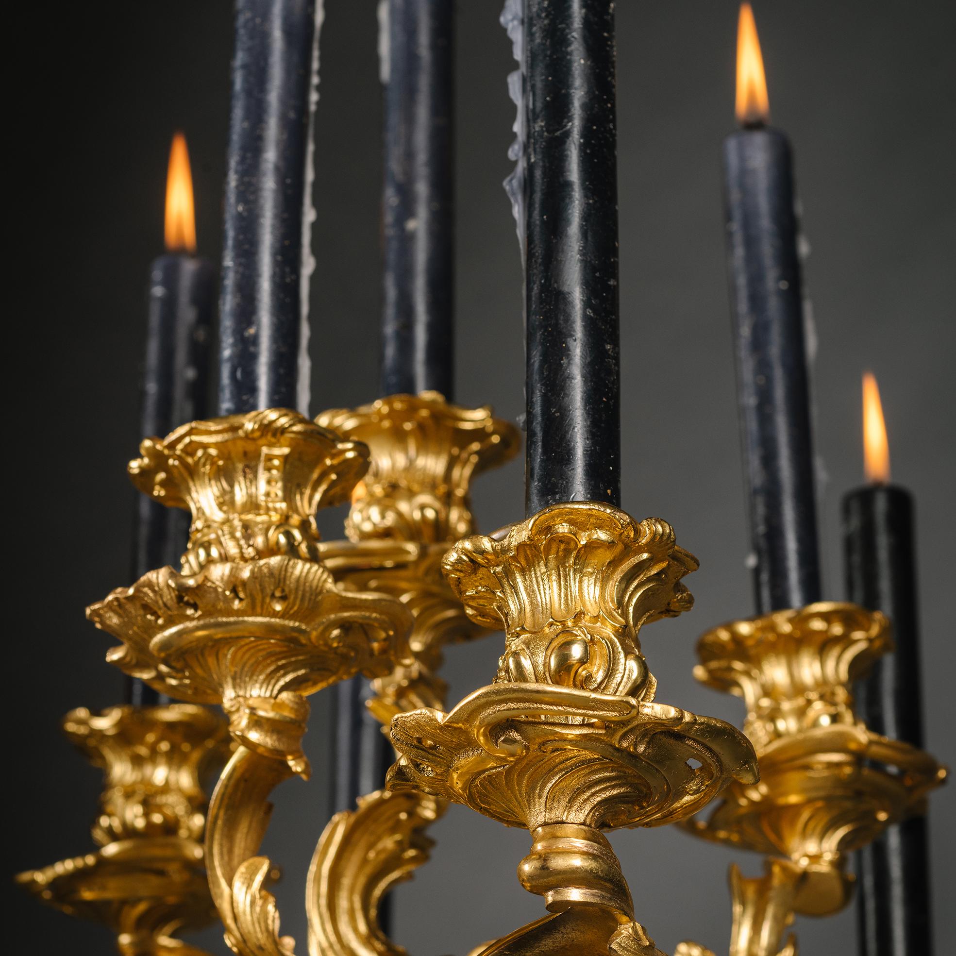  Neun-Licht-Kandelaber aus vergoldeter Bronze im Napoleon-III-Stil, Emblema der Jagd (Napoleon III.) im Angebot
