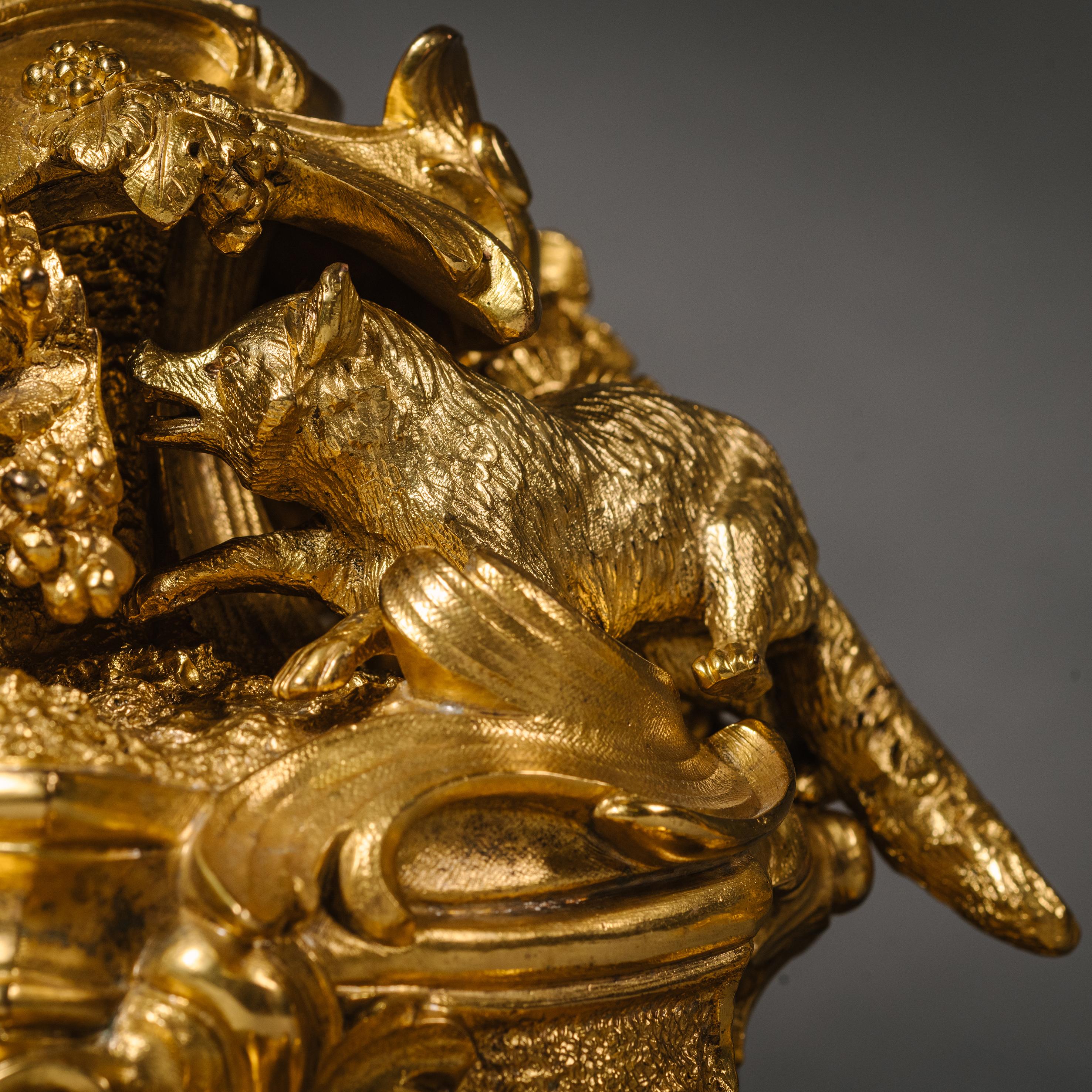  Neun-Licht-Kandelaber aus vergoldeter Bronze im Napoleon-III-Stil, Emblema der Jagd (19. Jahrhundert) im Angebot
