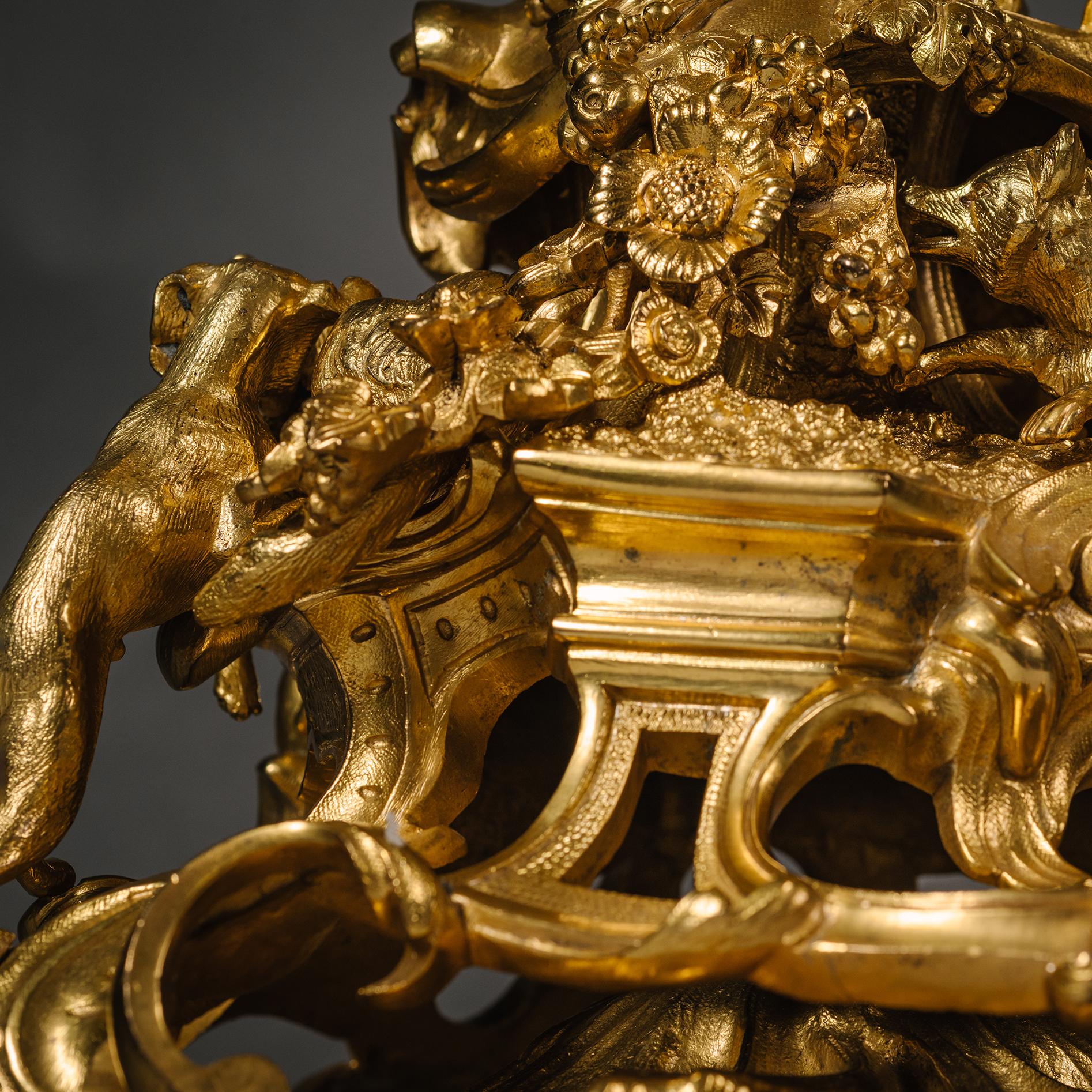  Neun-Licht-Kandelaber aus vergoldeter Bronze im Napoleon-III-Stil, Emblema der Jagd (Goldbronze) im Angebot