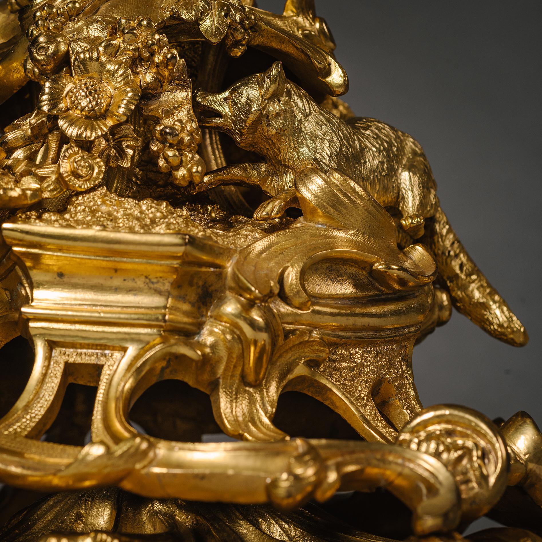  Neun-Licht-Kandelaber aus vergoldeter Bronze im Napoleon-III-Stil, Emblema der Jagd im Angebot 1