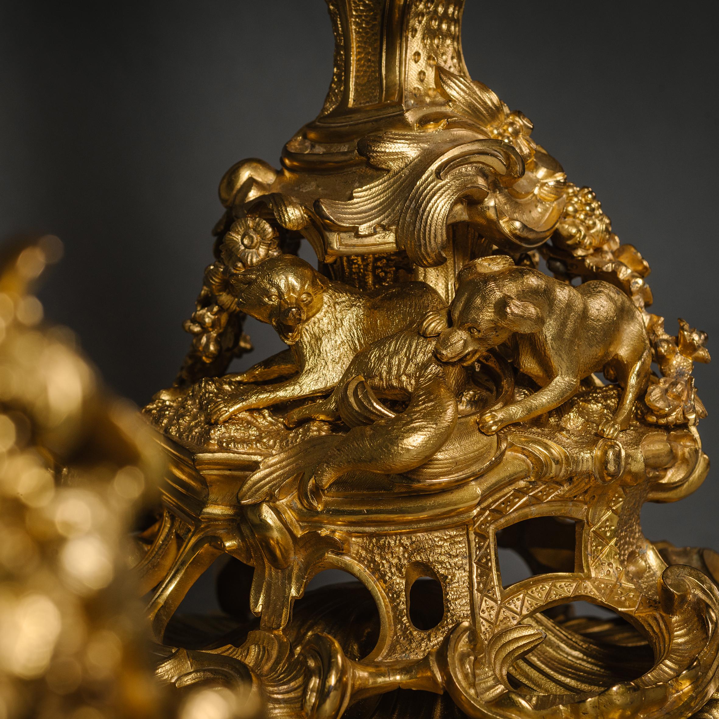  Neun-Licht-Kandelaber aus vergoldeter Bronze im Napoleon-III-Stil, Emblema der Jagd im Angebot 2